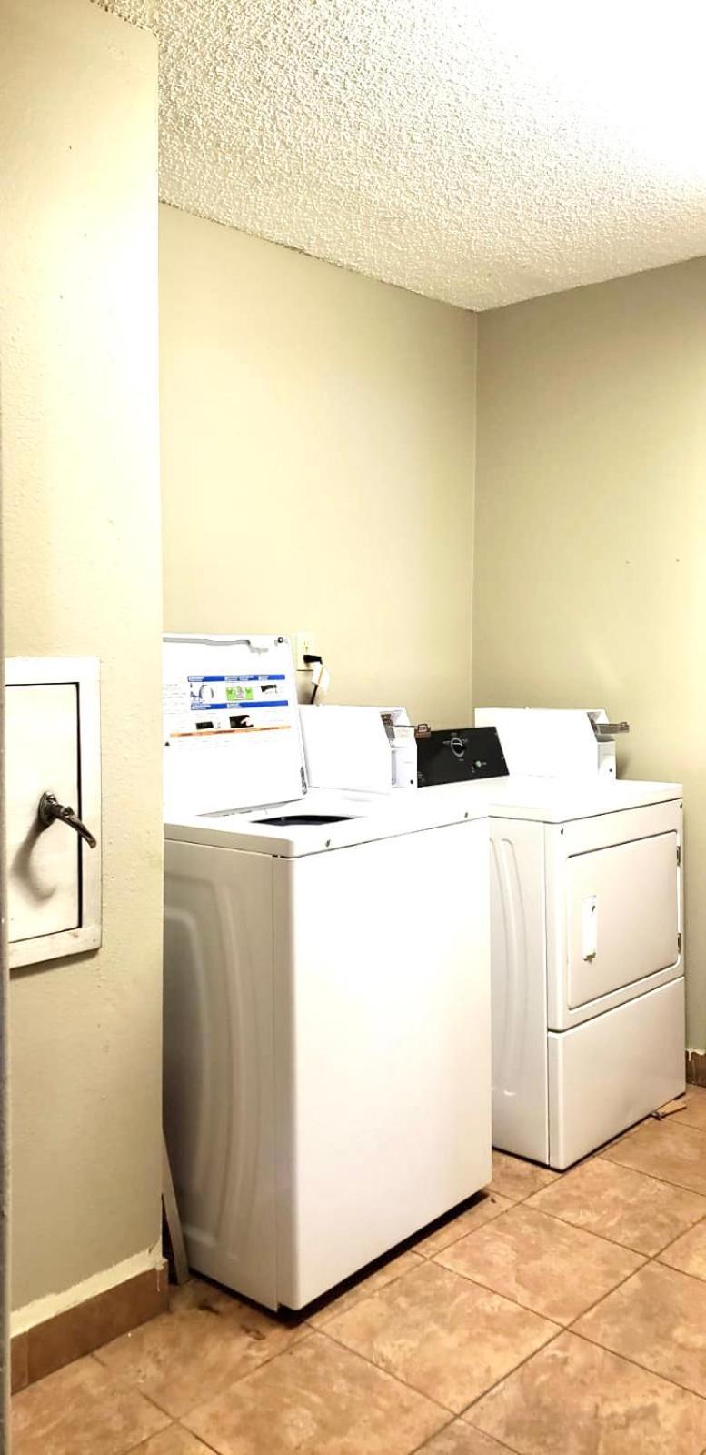 Express Inn & Suites San Antonio near SeaWorld - Medical Center photo 39