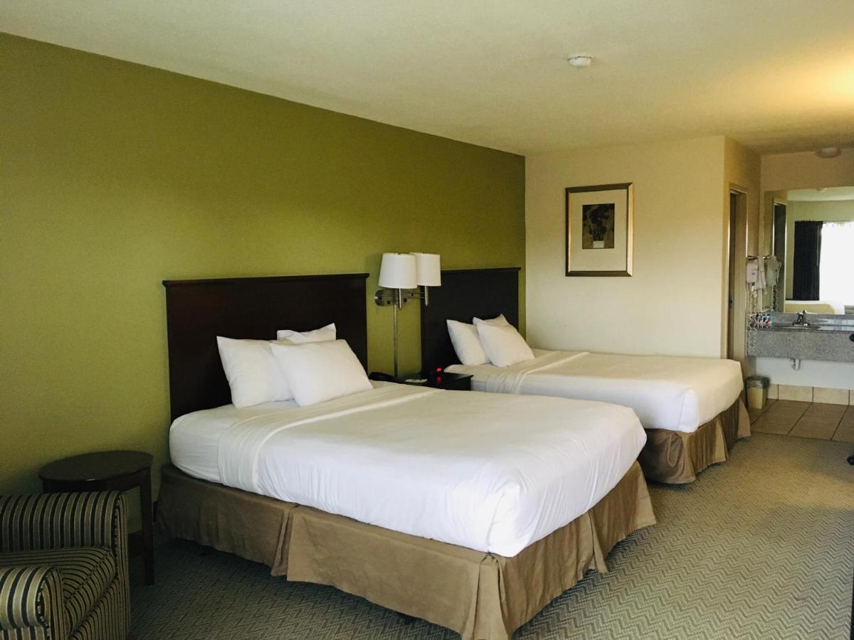 Ramada by Wyndham Batesville photo 2