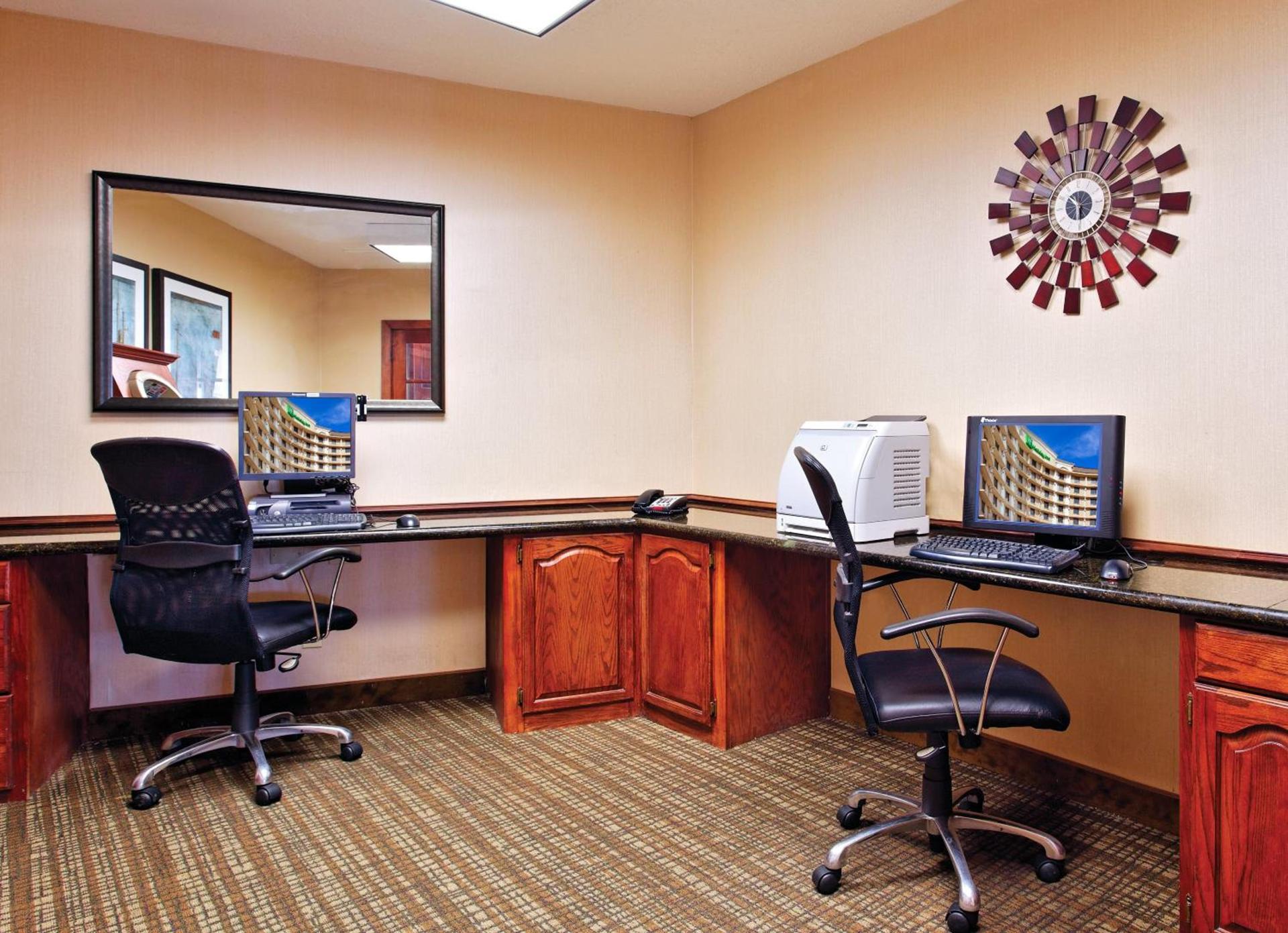 Holiday Inn Express Dallas Market Center by IHG photo 6
