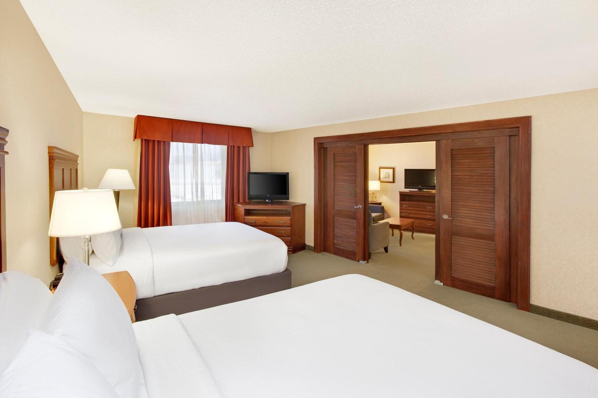 Holiday Inn Express Dallas Market Center by IHG photo 17