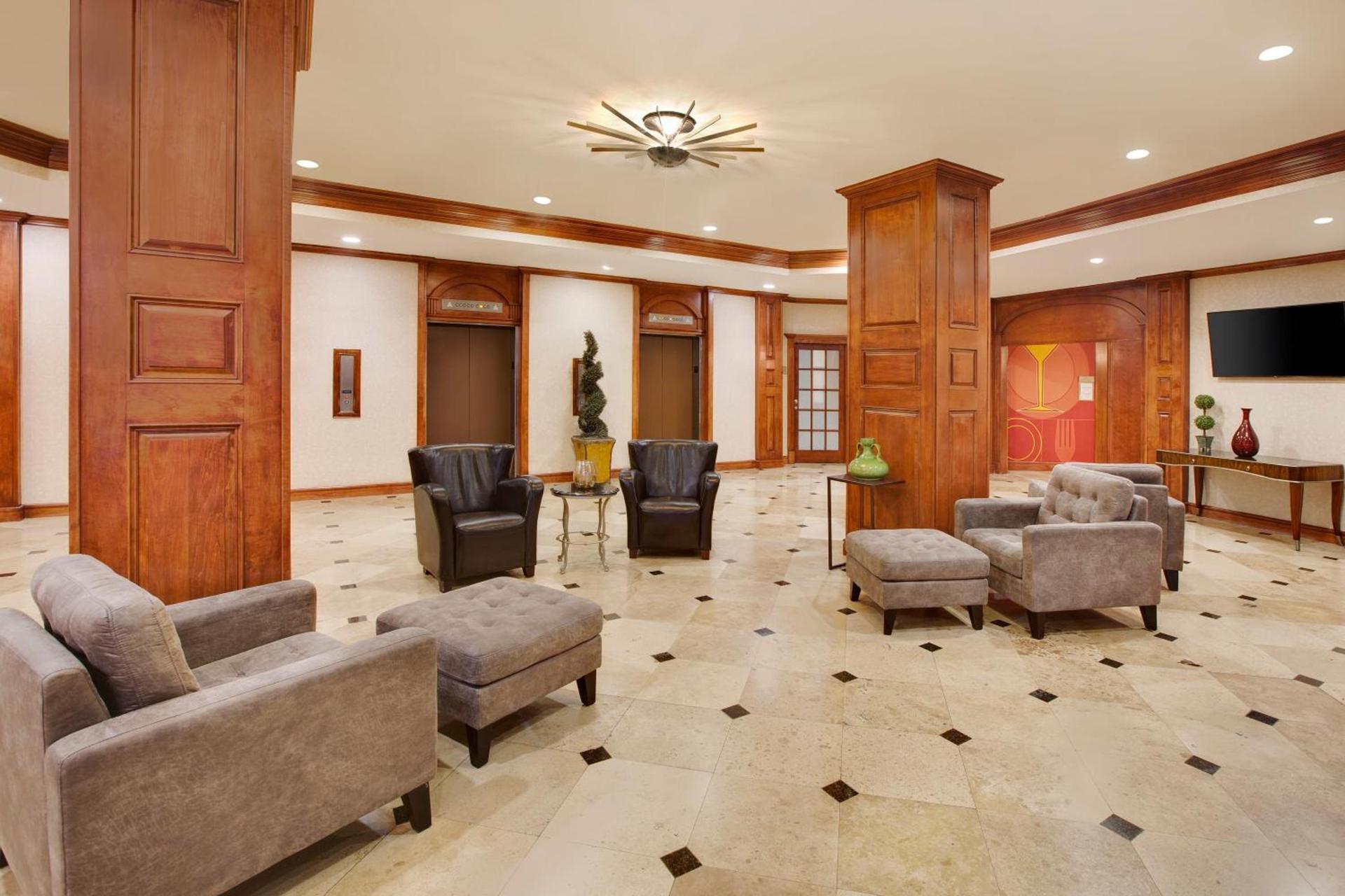Holiday Inn Express Dallas Market Center by IHG photo 10