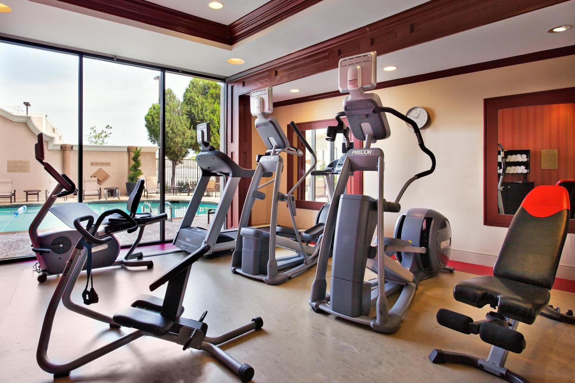 Holiday Inn Express Dallas Market Center by IHG photo 11