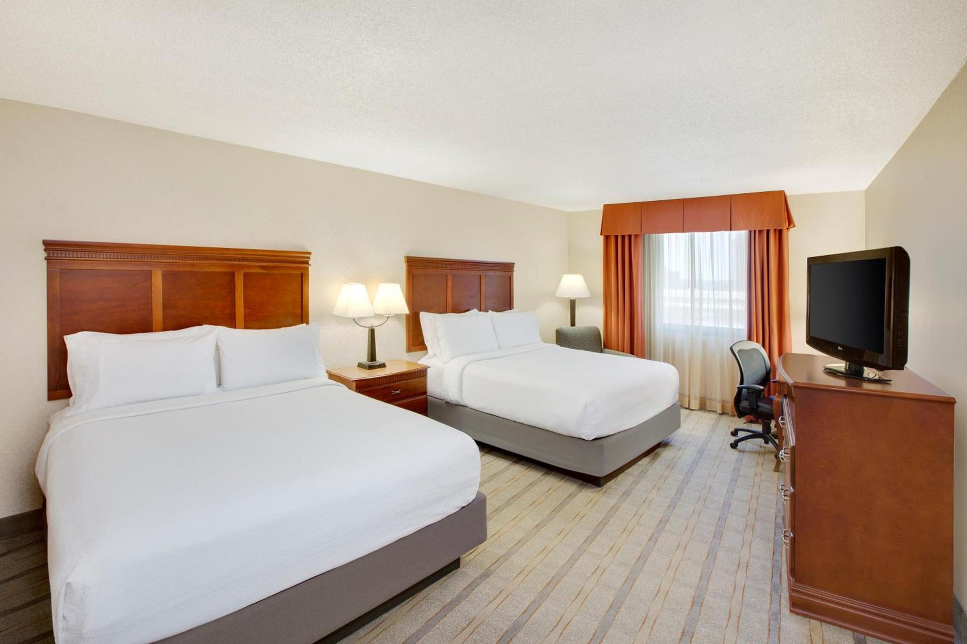 Holiday Inn Express Dallas Market Center by IHG photo 15