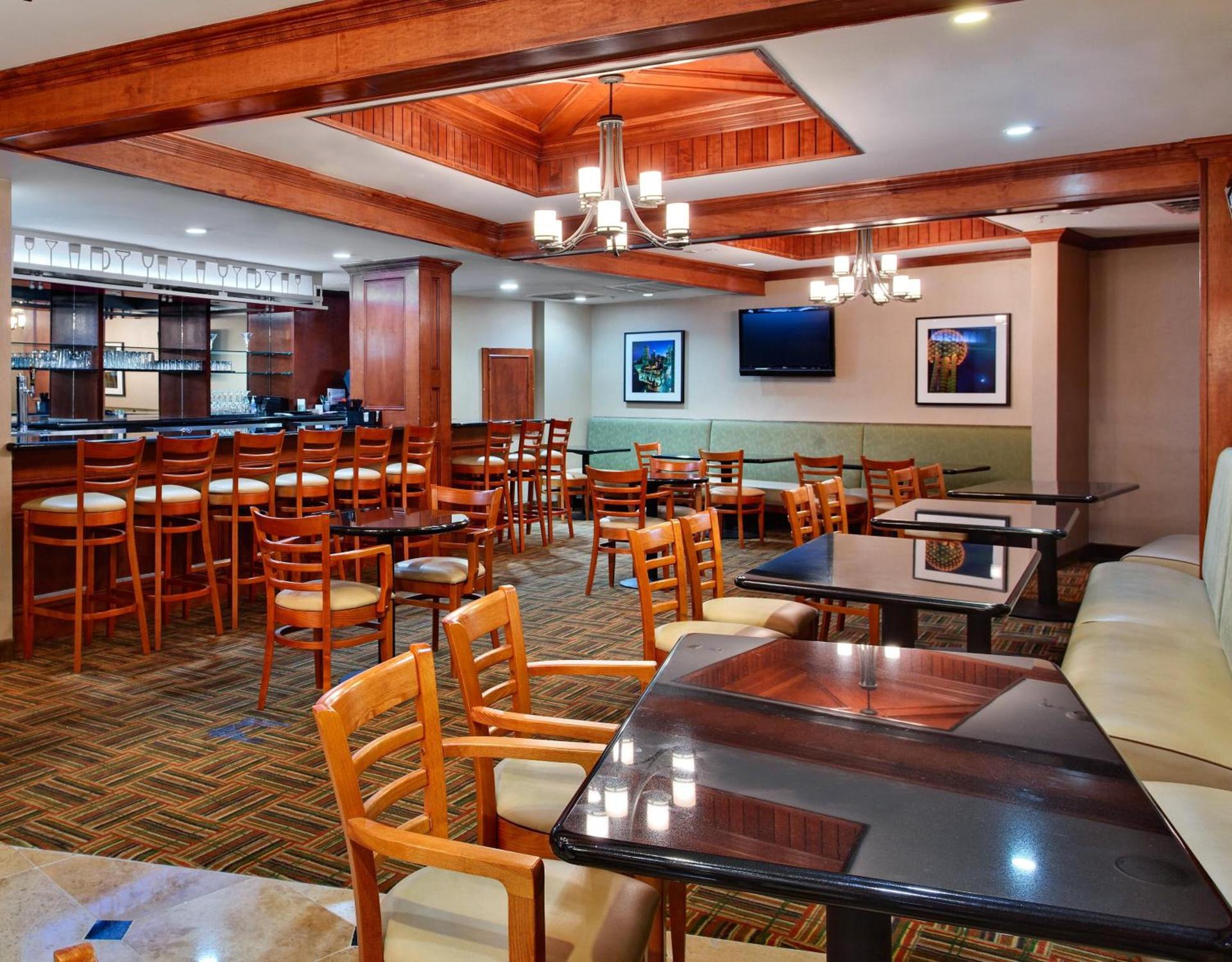 Holiday Inn Express Dallas Market Center by IHG photo 8