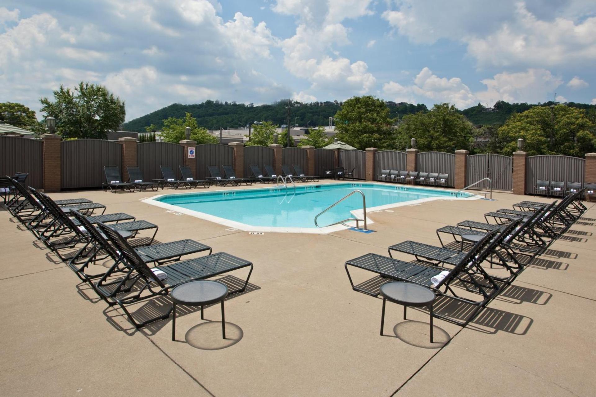 Holiday Inn Cincinnati-Riverfront by IHG photo 30
