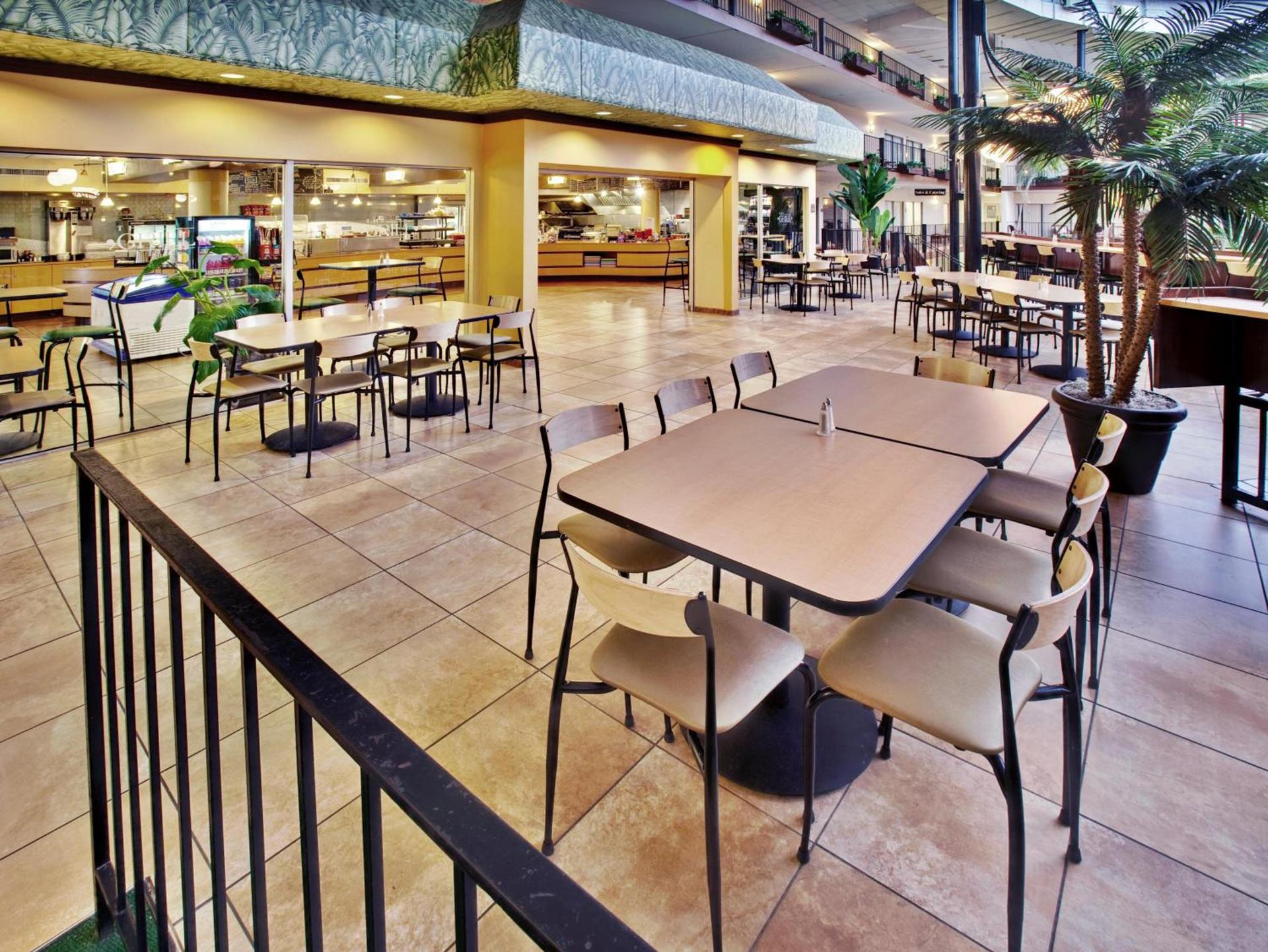 Holiday Inn Des Moines-Airport Conf Center by IHG photo 3
