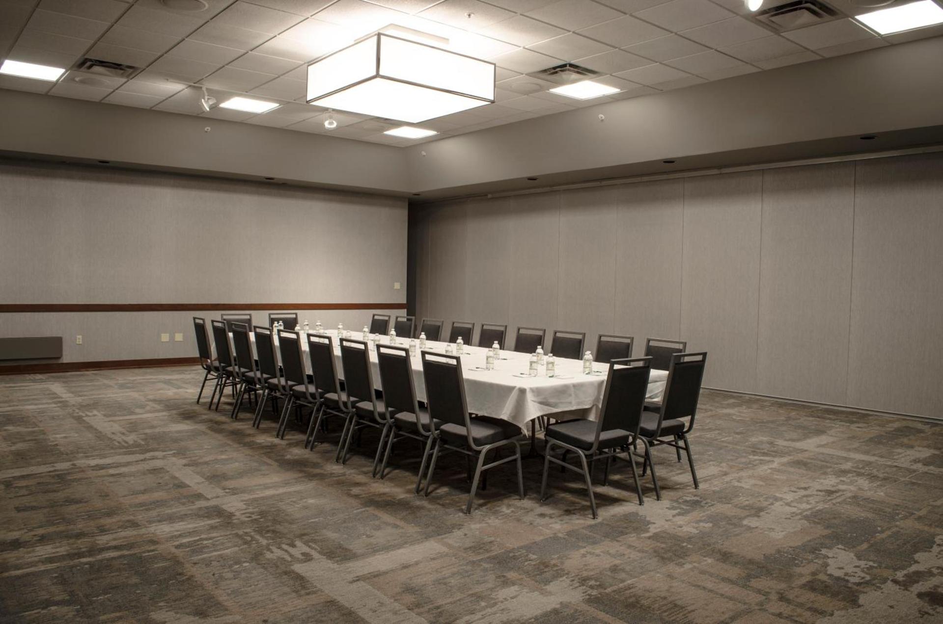 Holiday Inn Fargo by IHG photo 39