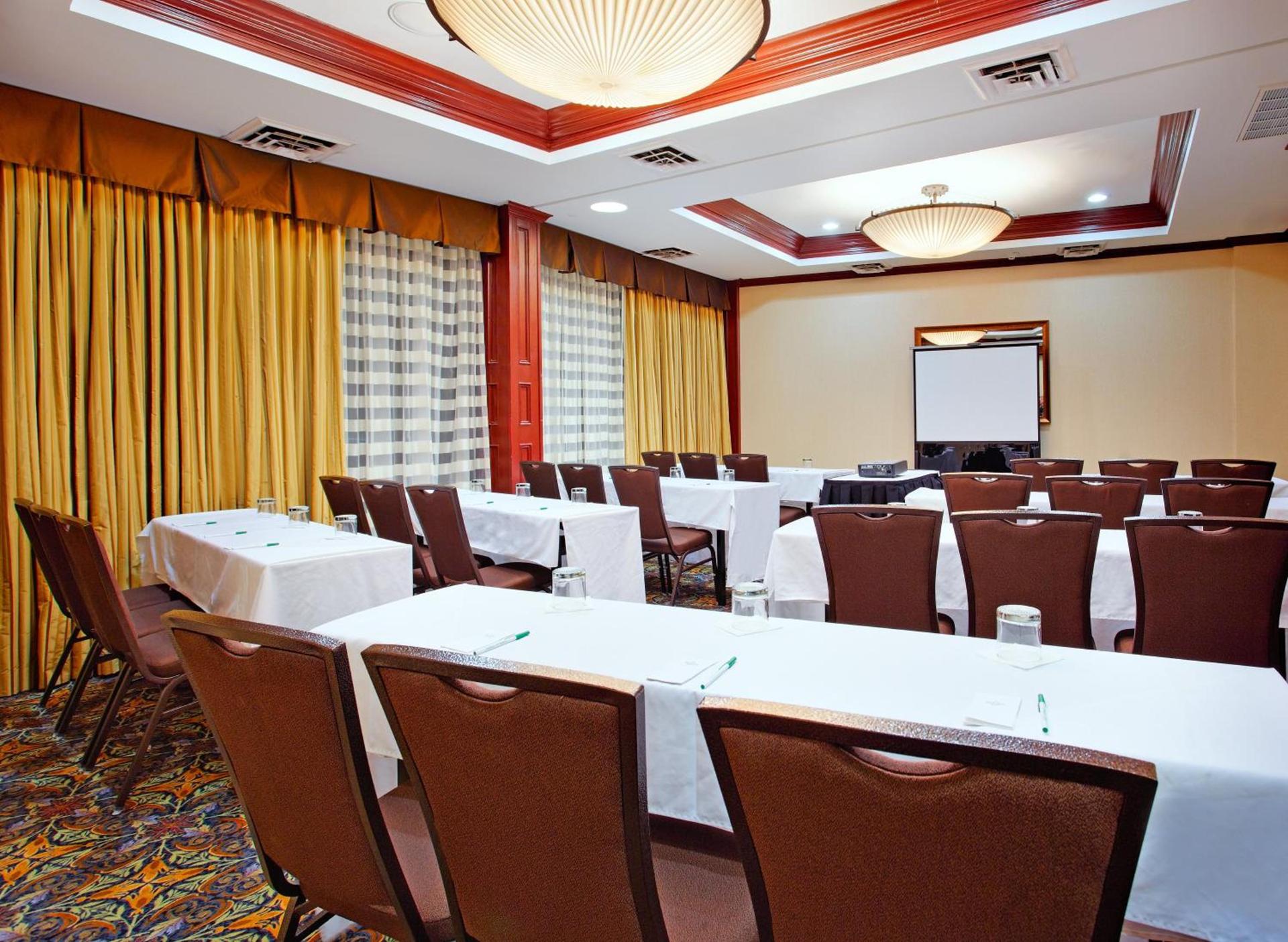 Holiday Inn Express Dallas Market Center by IHG photo 19