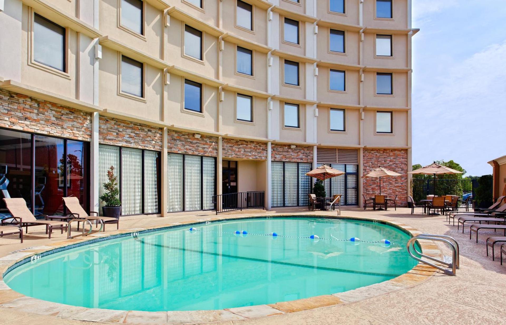 Holiday Inn Express Dallas Market Center by IHG photo 18