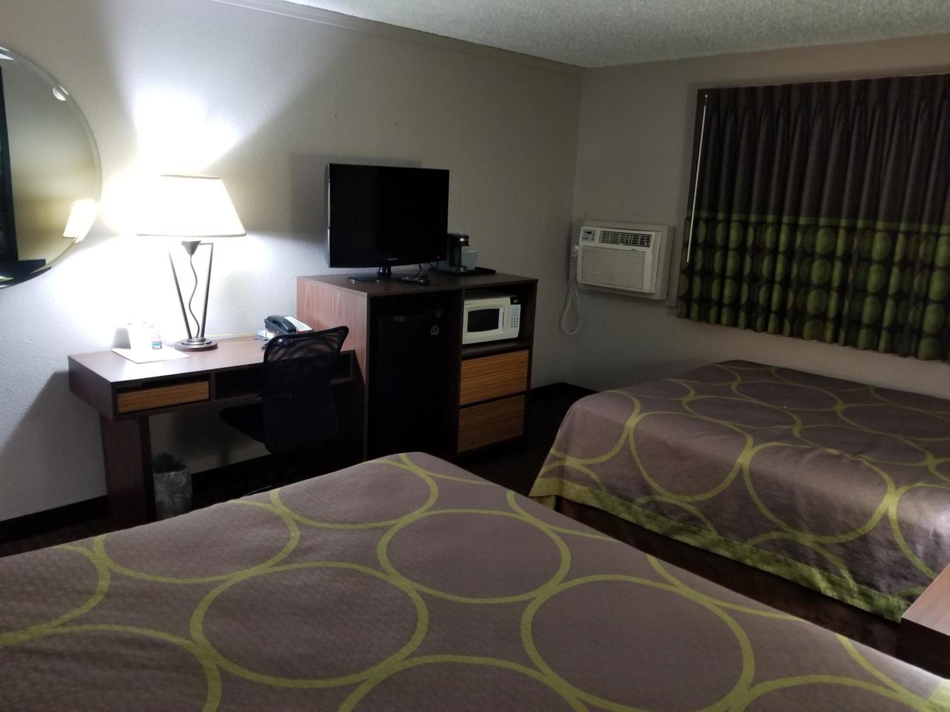 Super 8 by Wyndham Bismarck photo 11