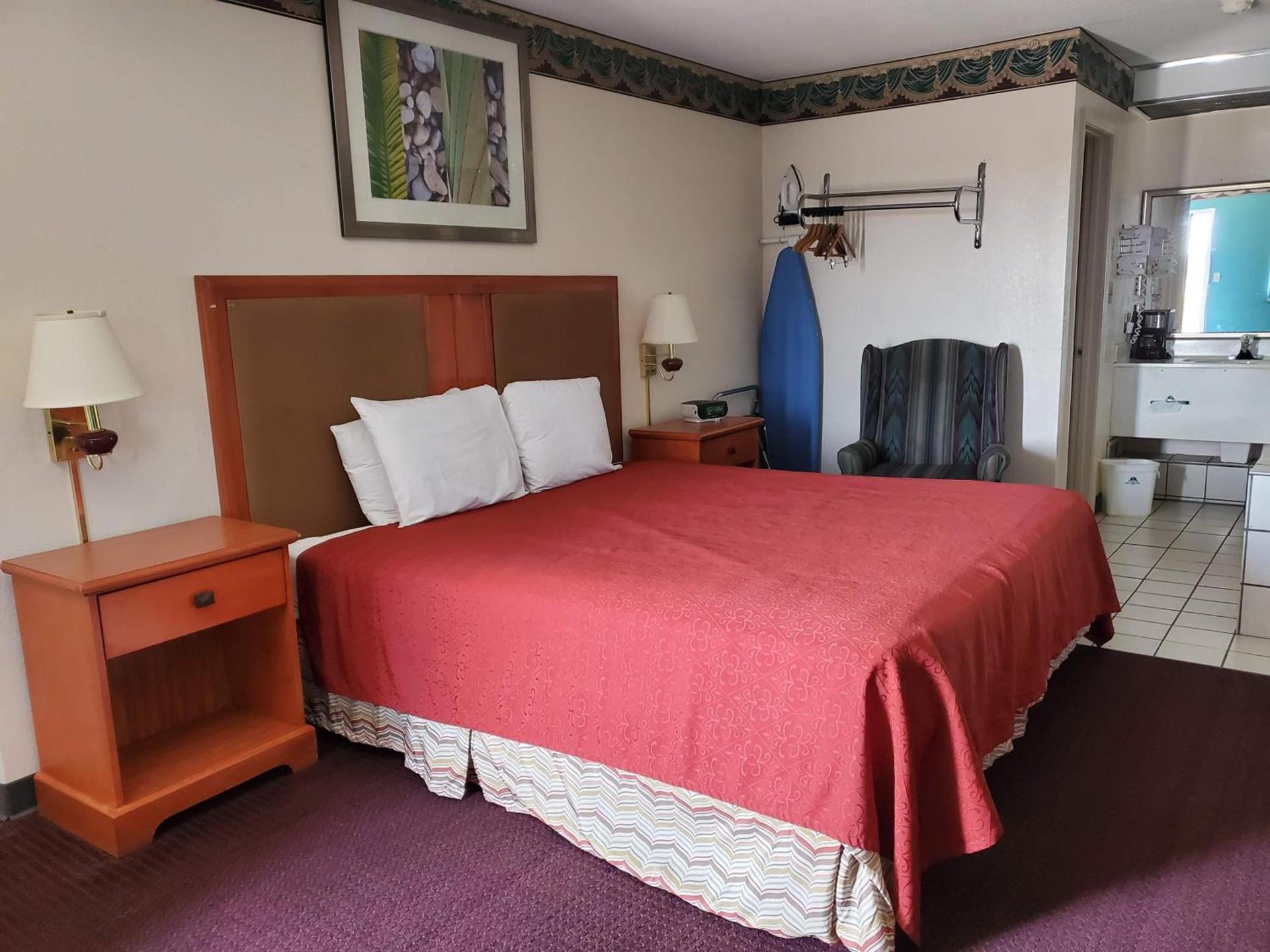 Americas Best Value Inn Wildersville photo 10