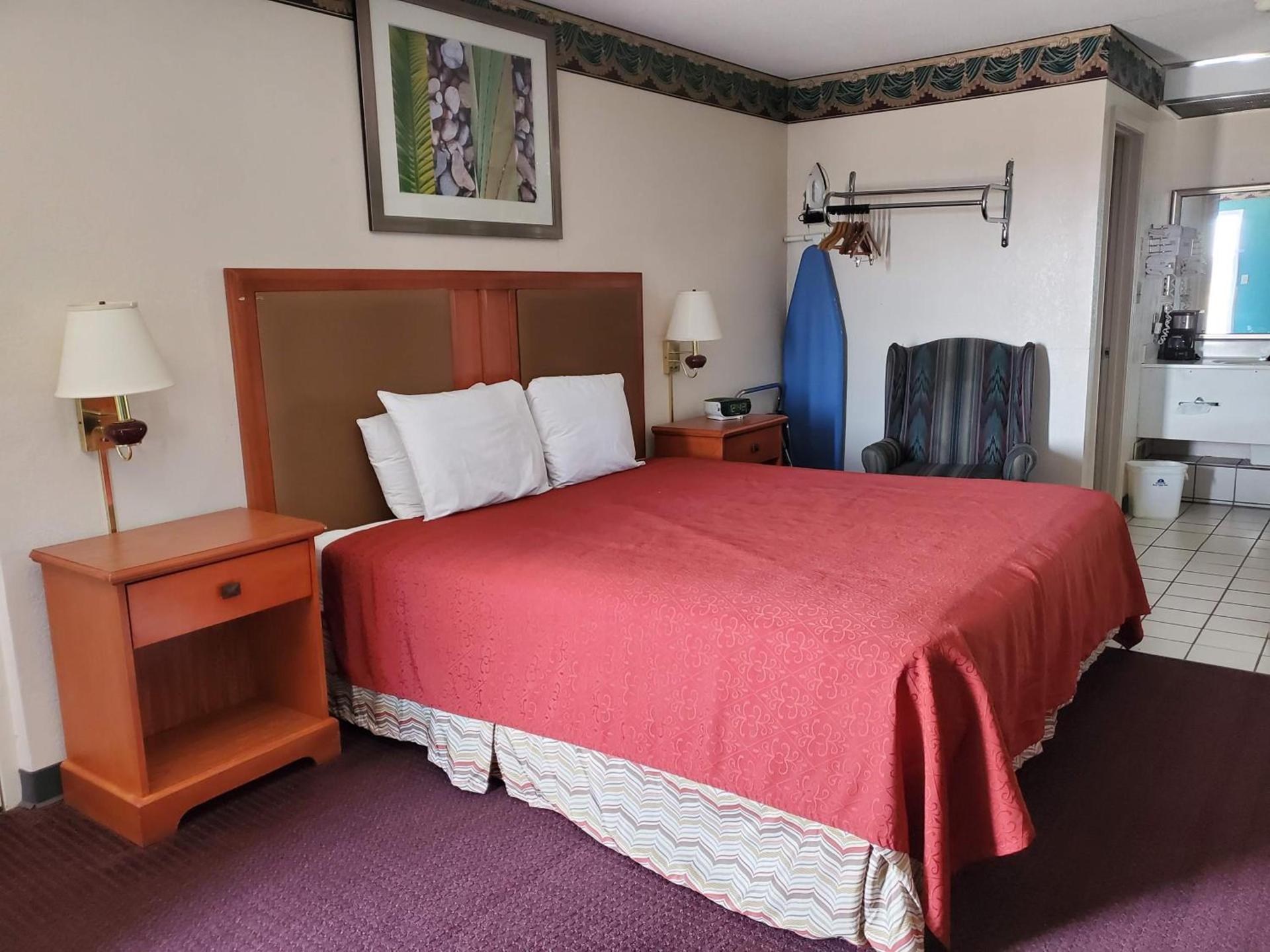 Americas Best Value Inn Wildersville photo 47