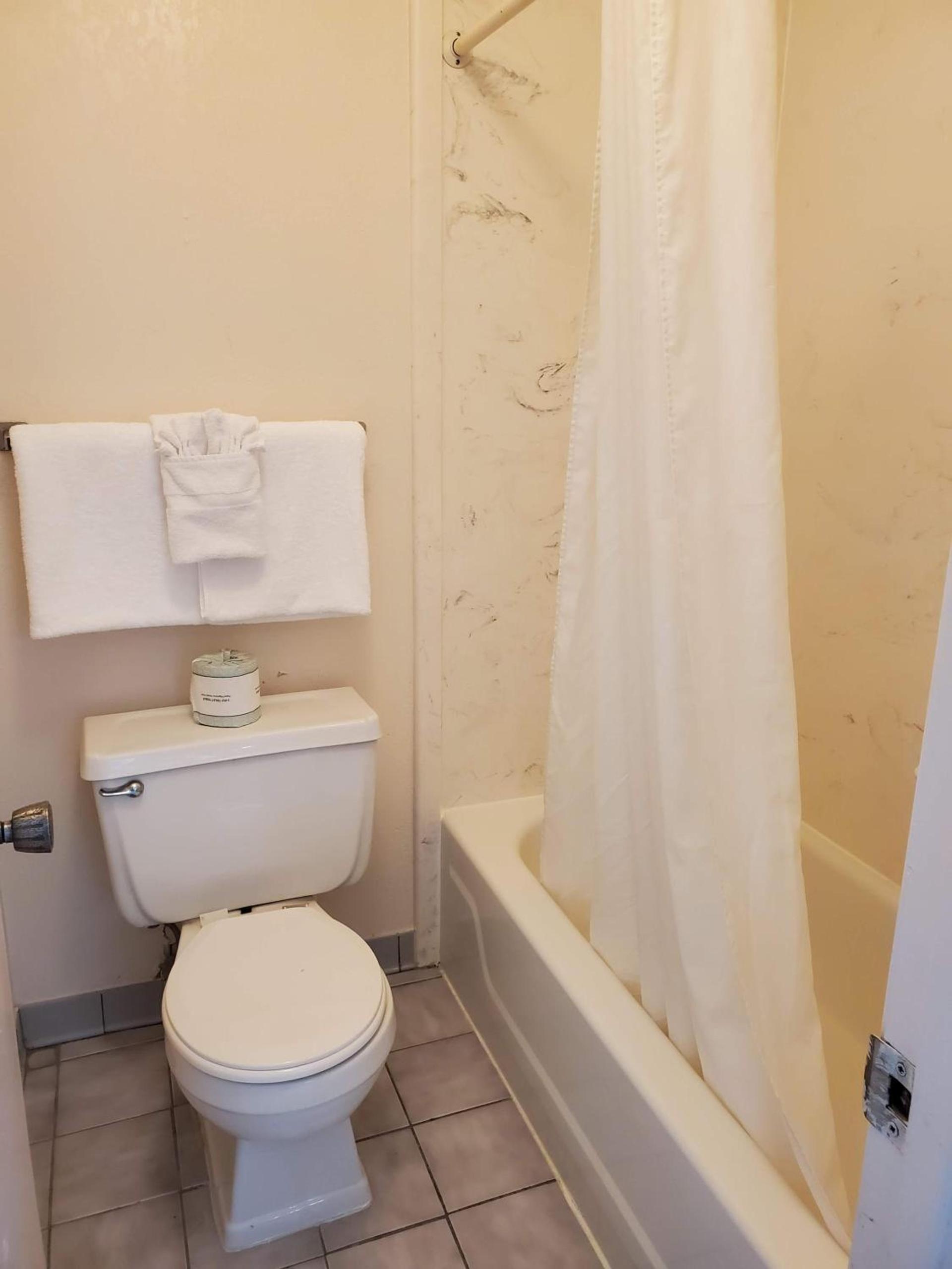 Americas Best Value Inn Wildersville photo 14