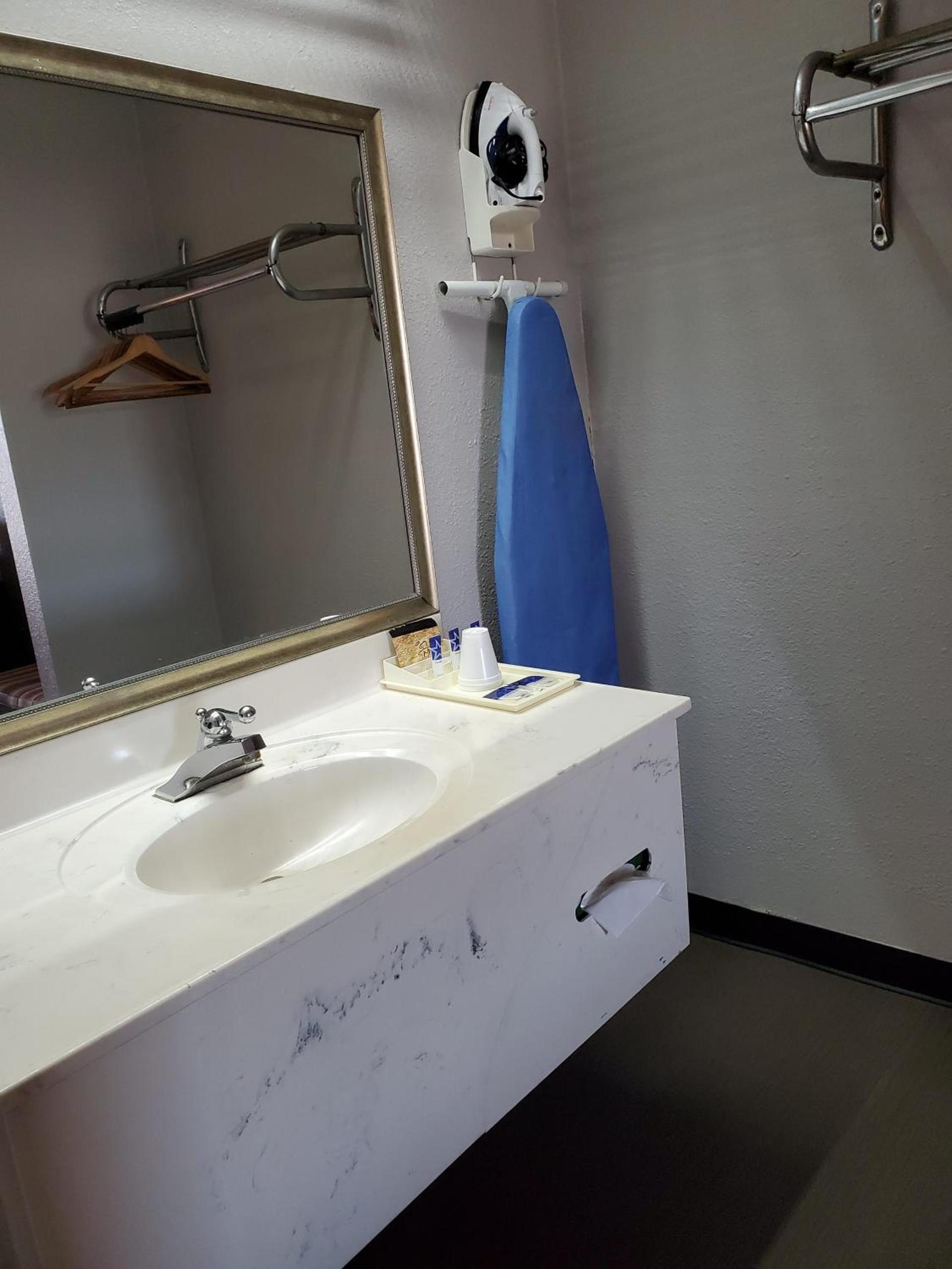 Americas Best Value Inn Wildersville photo 24