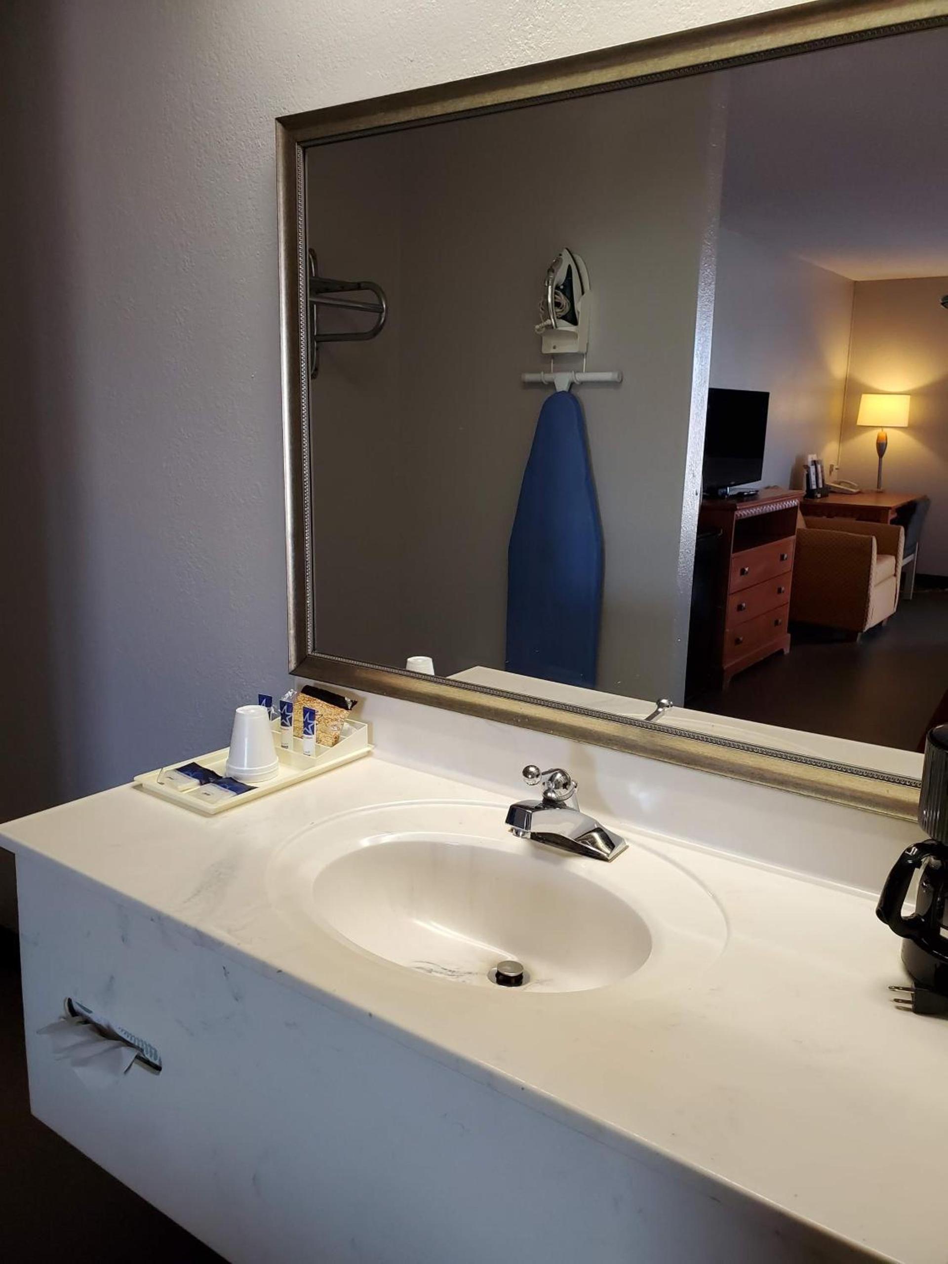 Americas Best Value Inn Wildersville photo 26