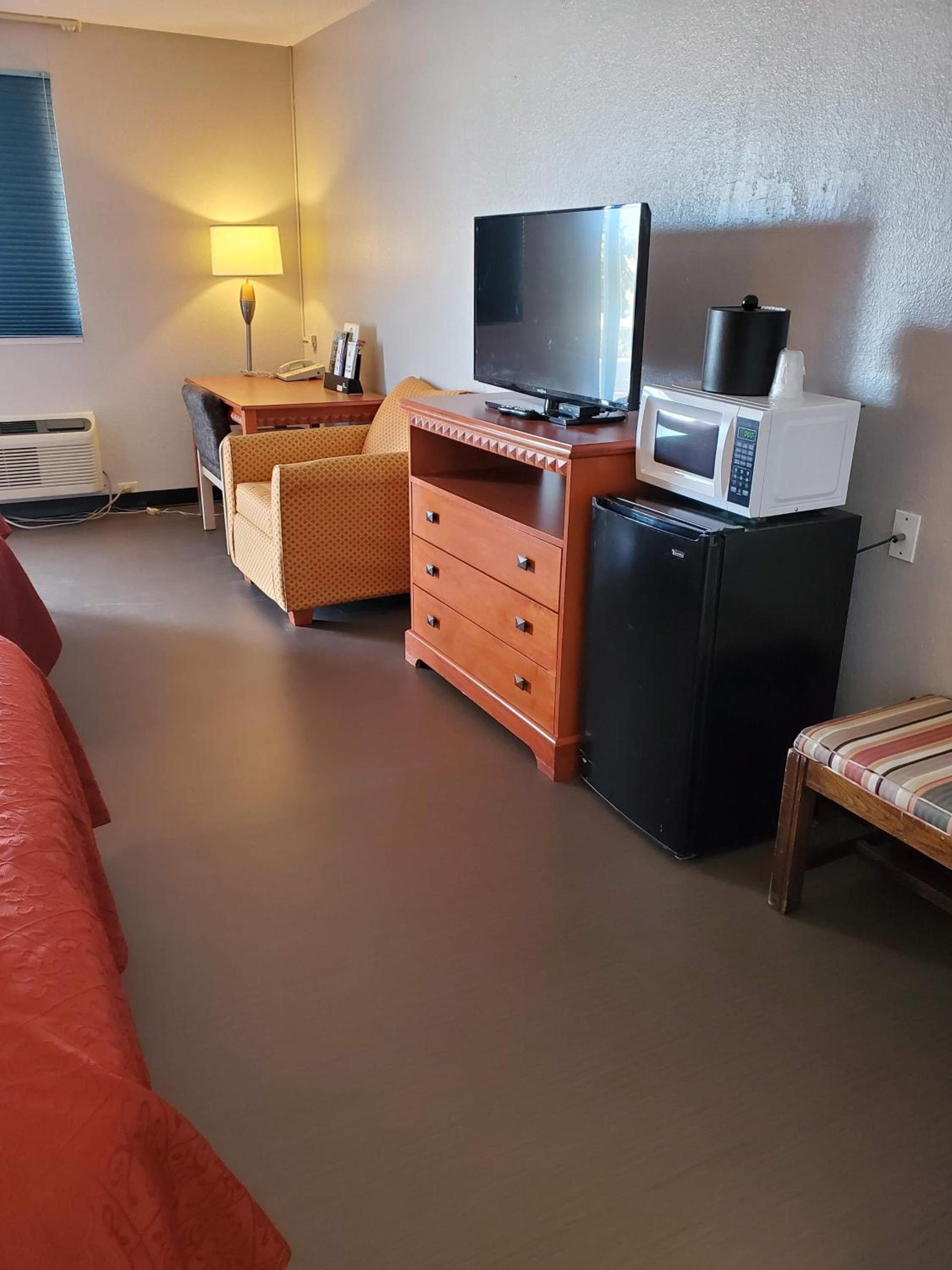 Americas Best Value Inn Wildersville photo 27