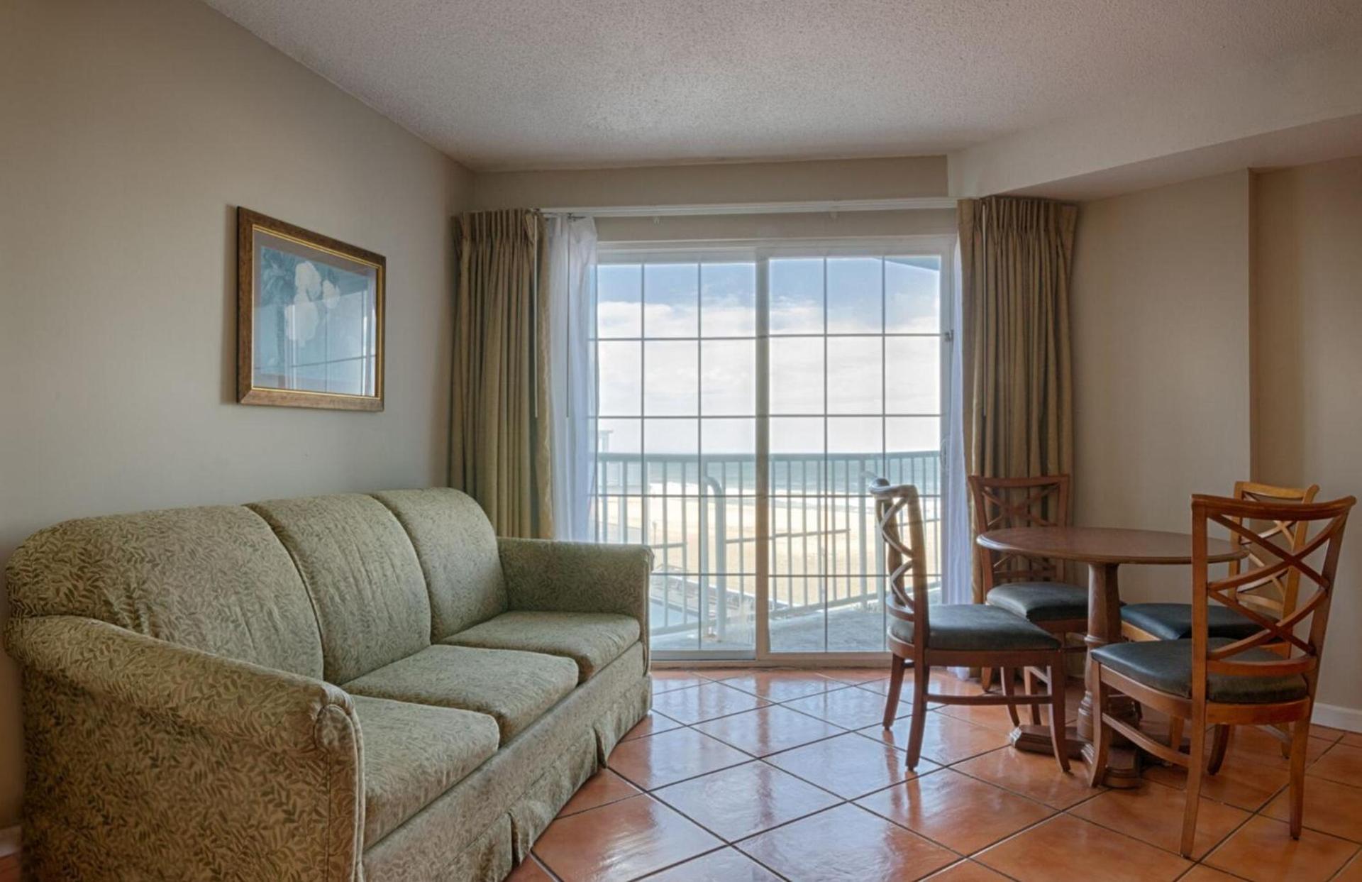 Tidelands Caribbean Boardwalk Hotel and Suites photo 6