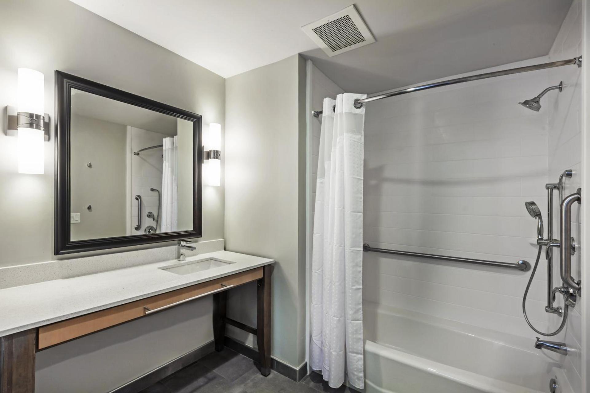 Holiday Inn Houston NE-Bush Airport Area by IHG photo 33