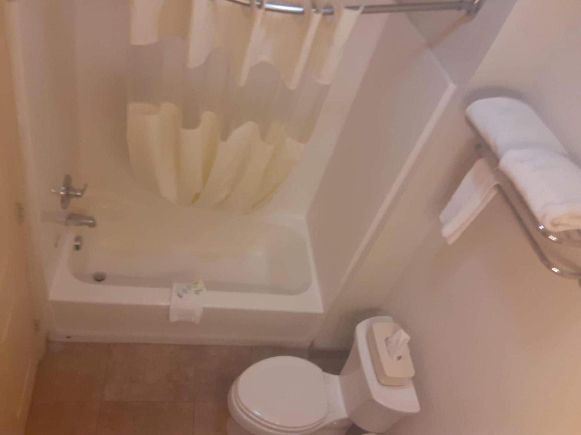 Big Lake Inn and Suites photo 5