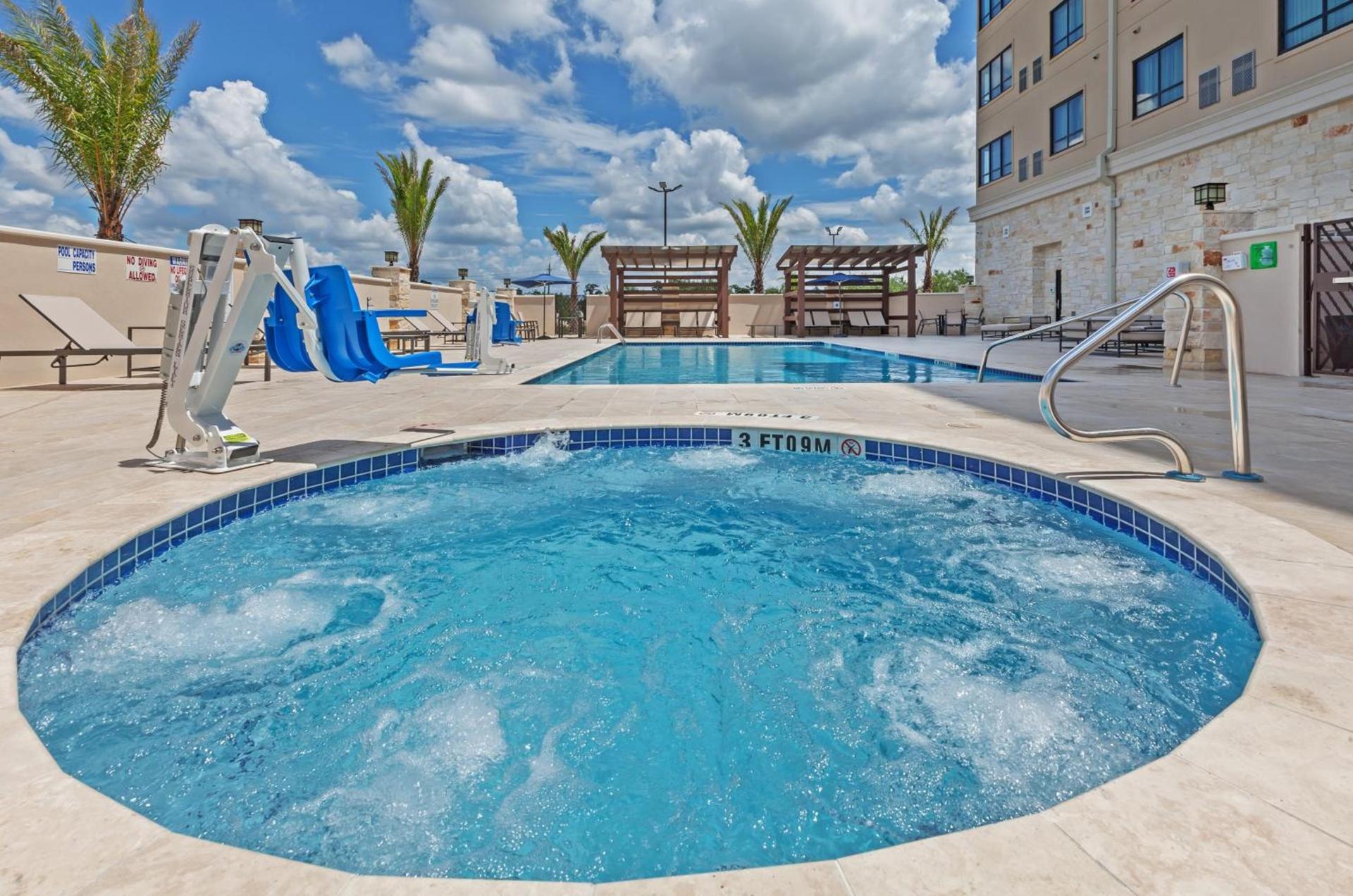 Holiday Inn Houston NE-Bush Airport Area by IHG photo 3