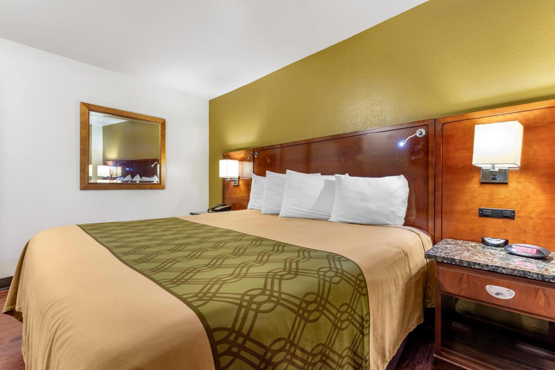 Rose City Inn & Suites photo 3