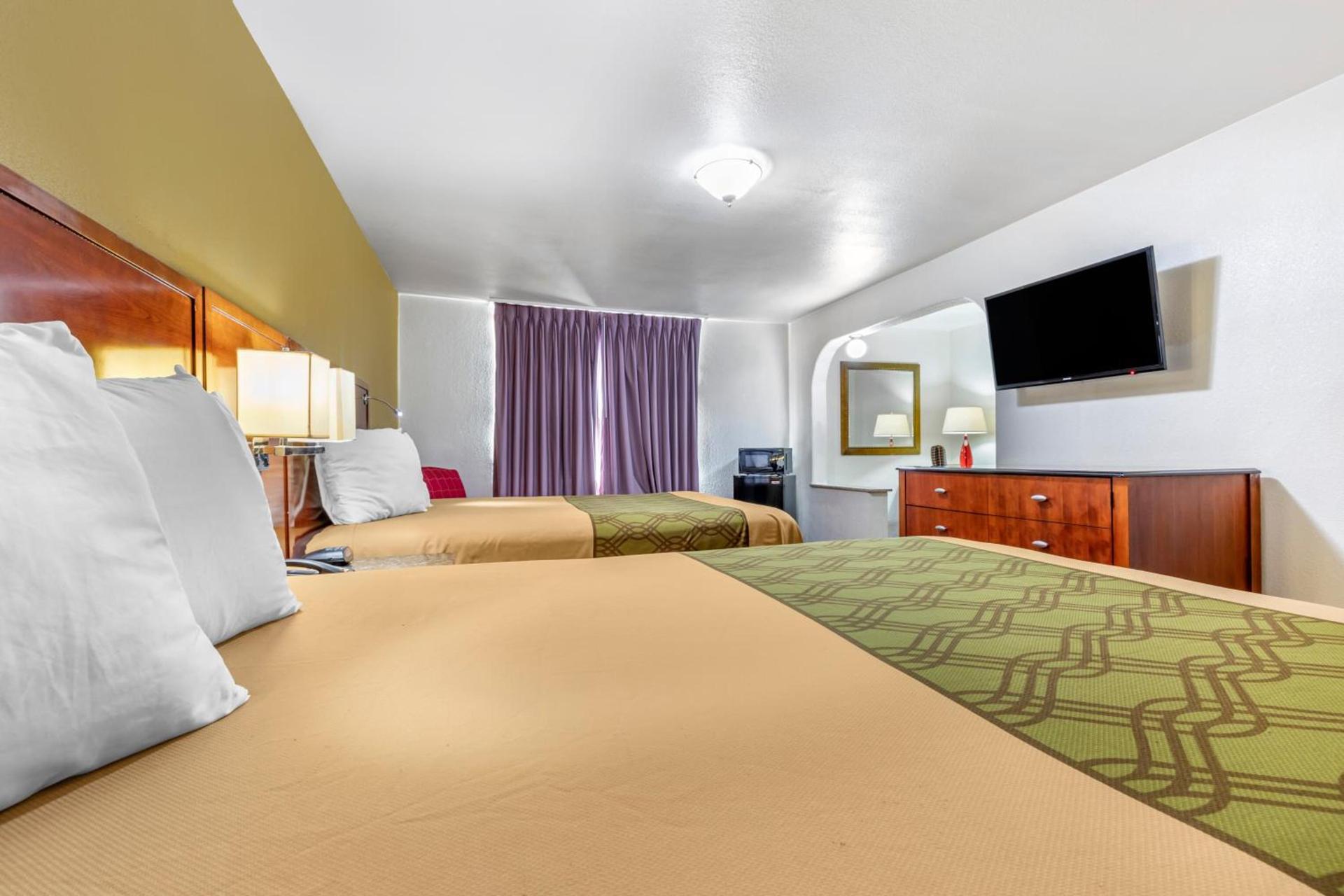 Rose City Inn & Suites photo 15