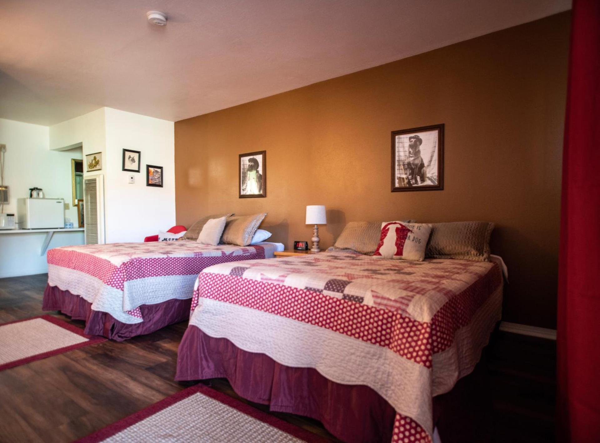 Raton Pass Motor Inn photo 8