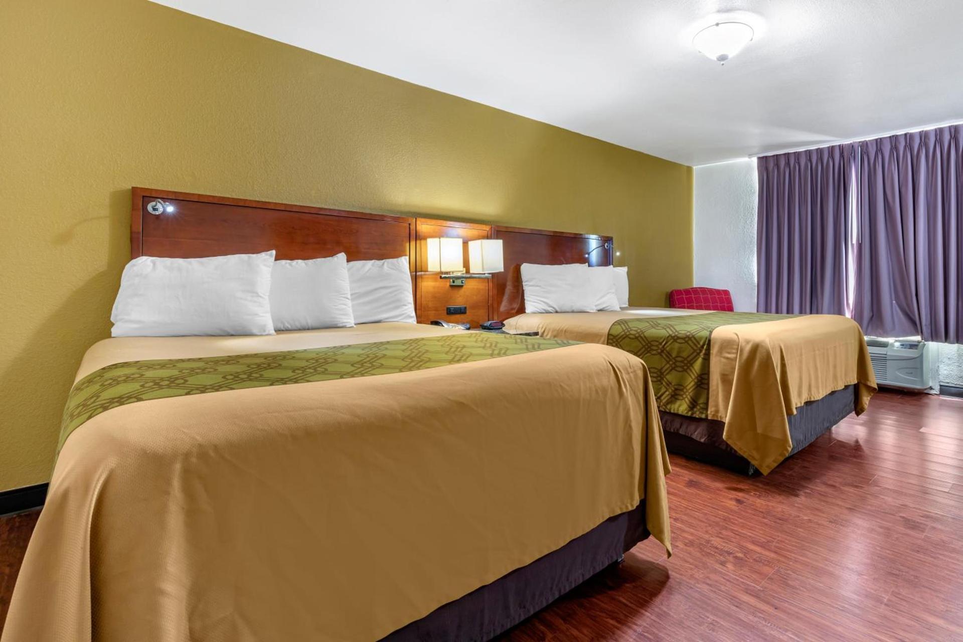 Rose City Inn & Suites photo 12