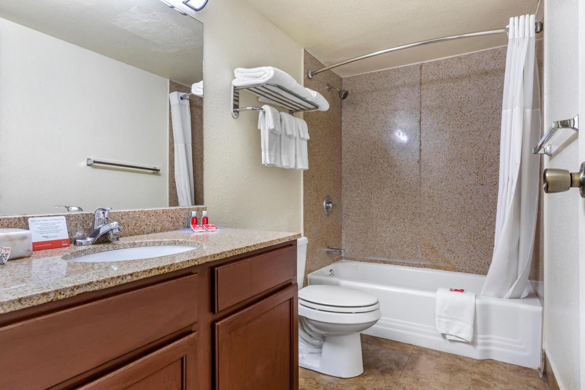 Rose City Inn & Suites photo 17