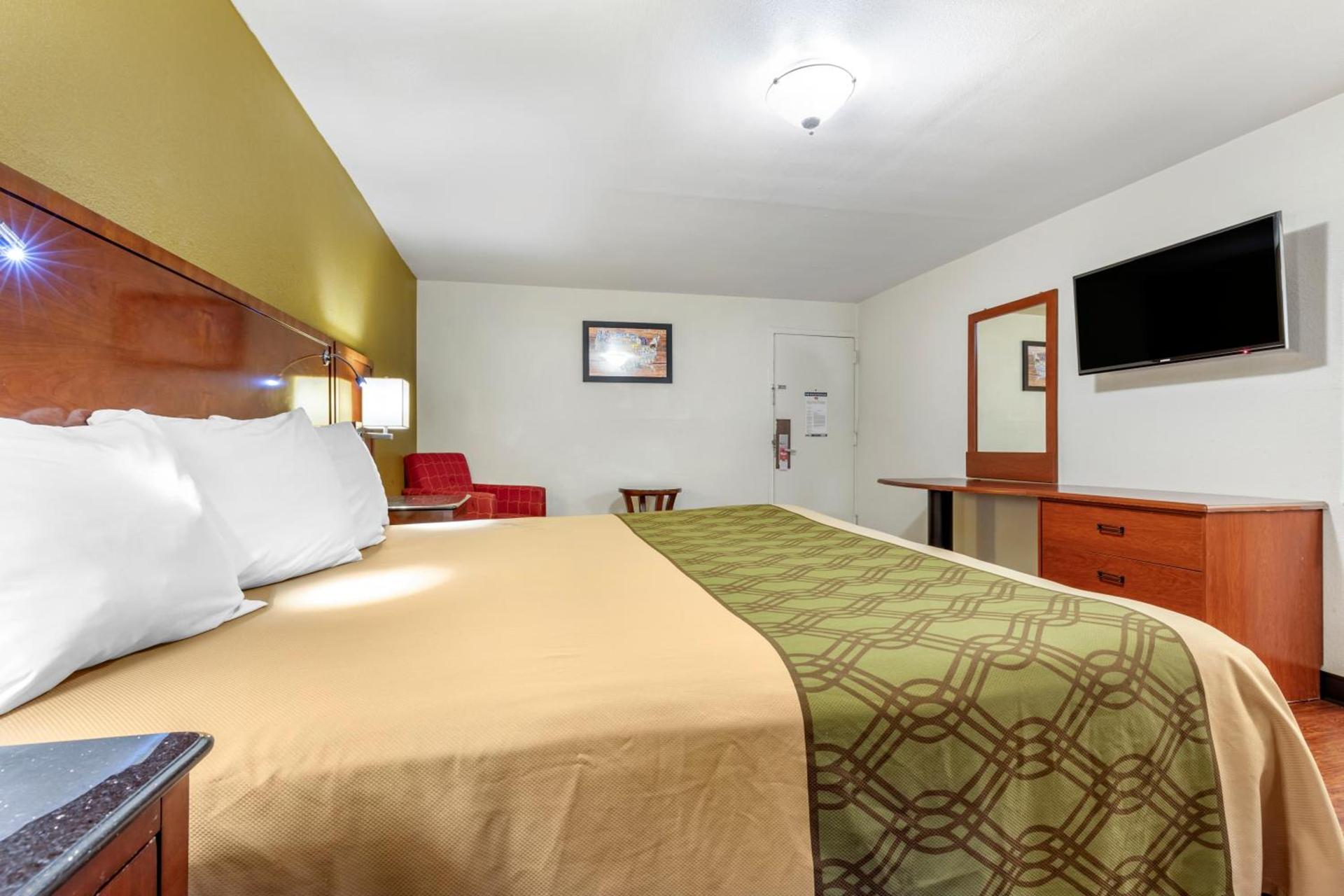 Rose City Inn & Suites photo 18