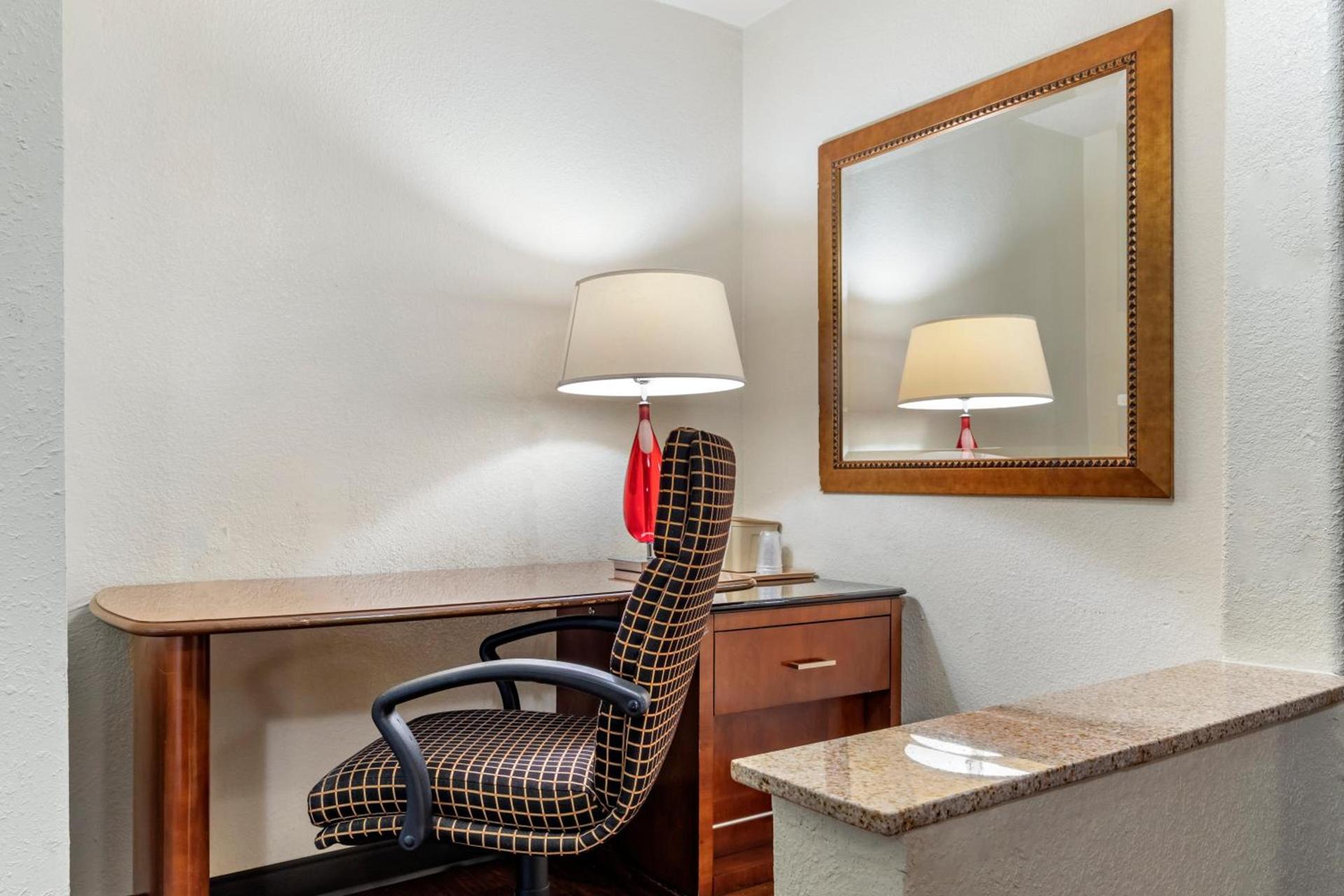 Rose City Inn & Suites photo 11