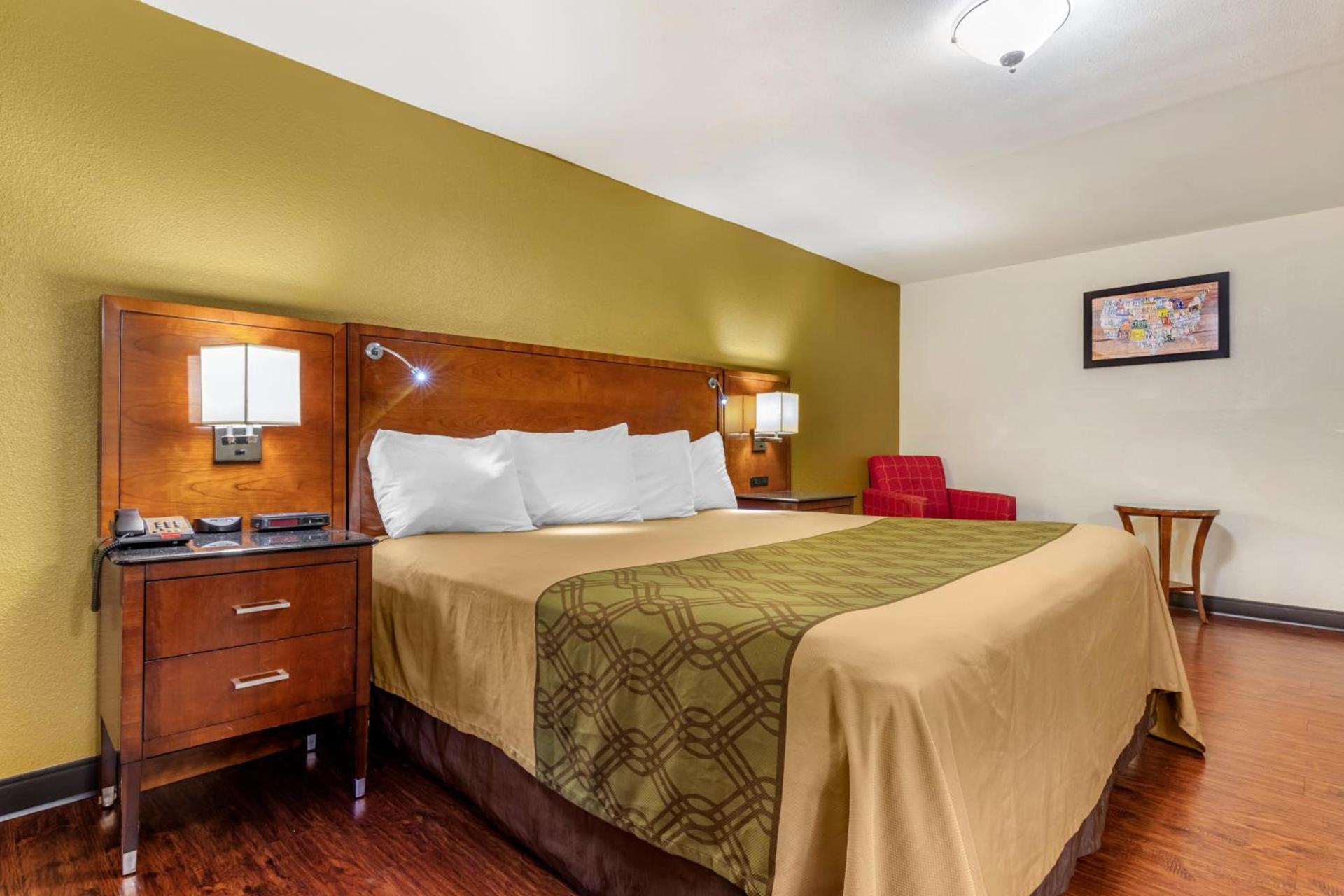 Rose City Inn & Suites photo 10