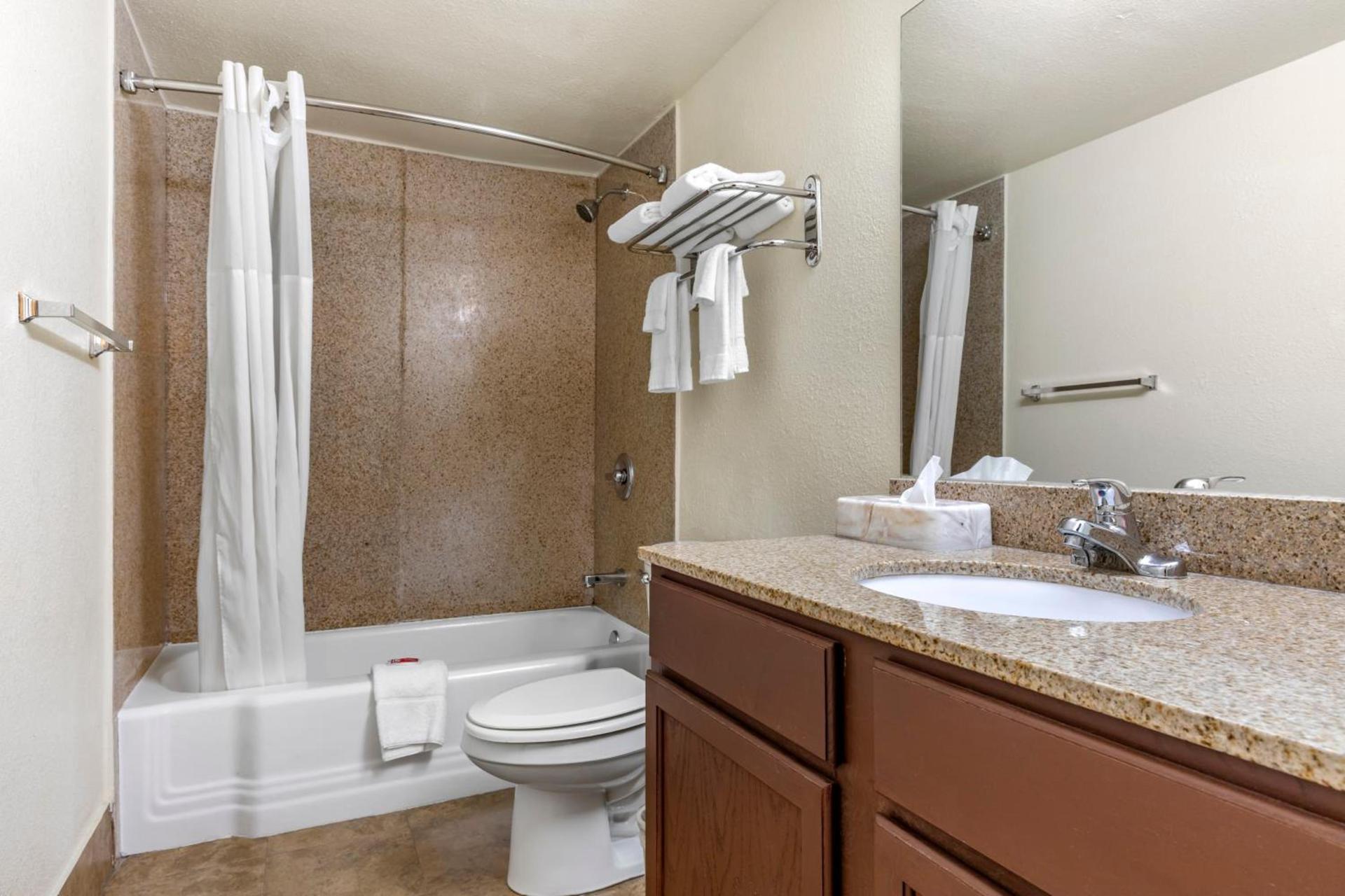 Rose City Inn & Suites photo 19