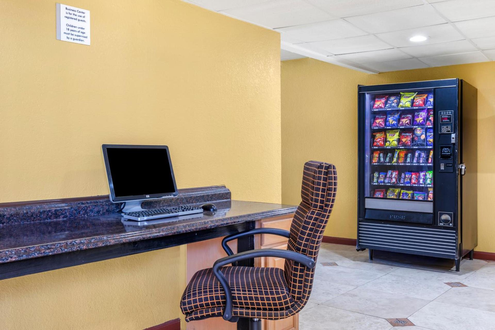 Rose City Inn & Suites photo 22