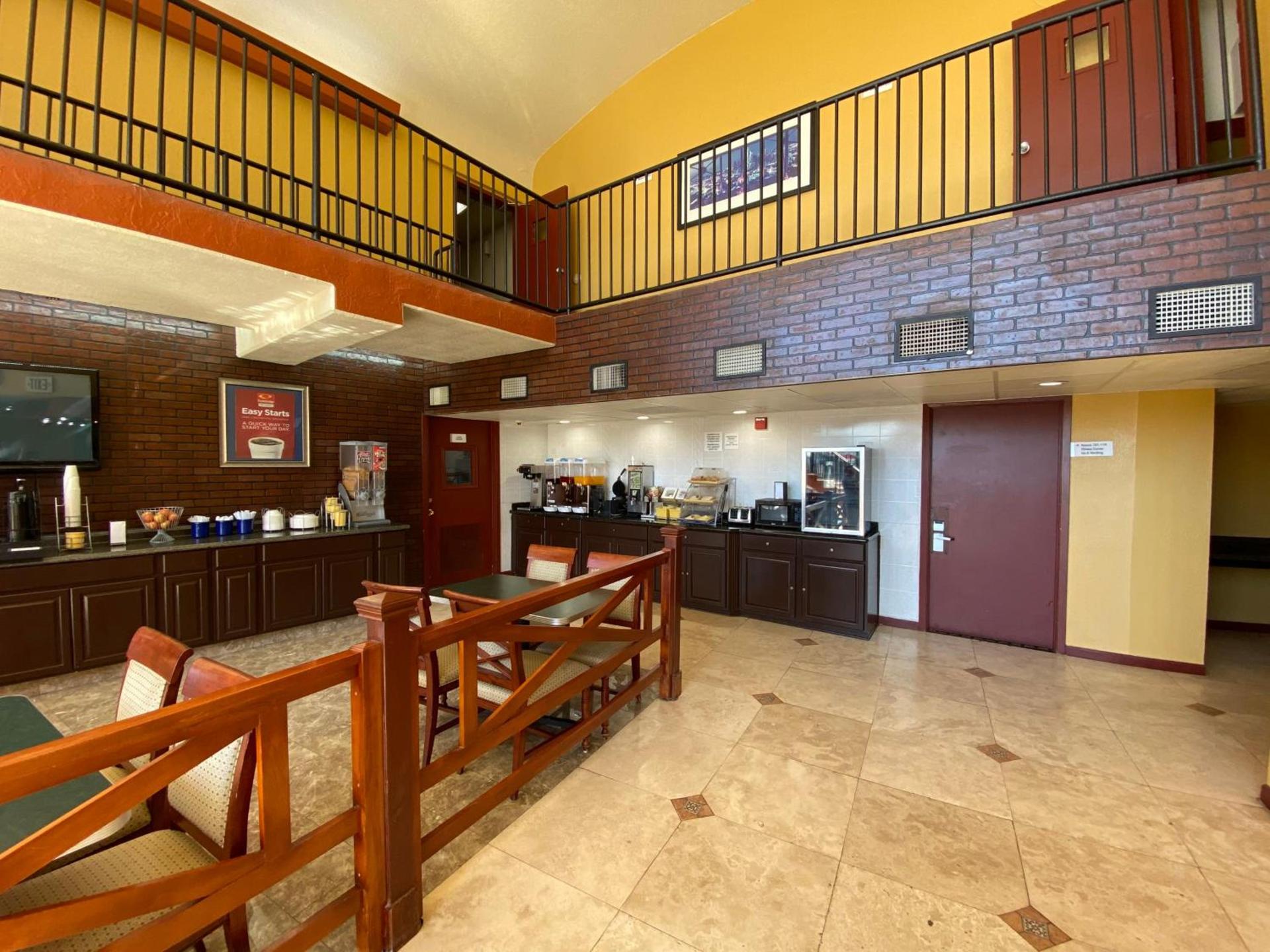 Rose City Inn & Suites photo 8