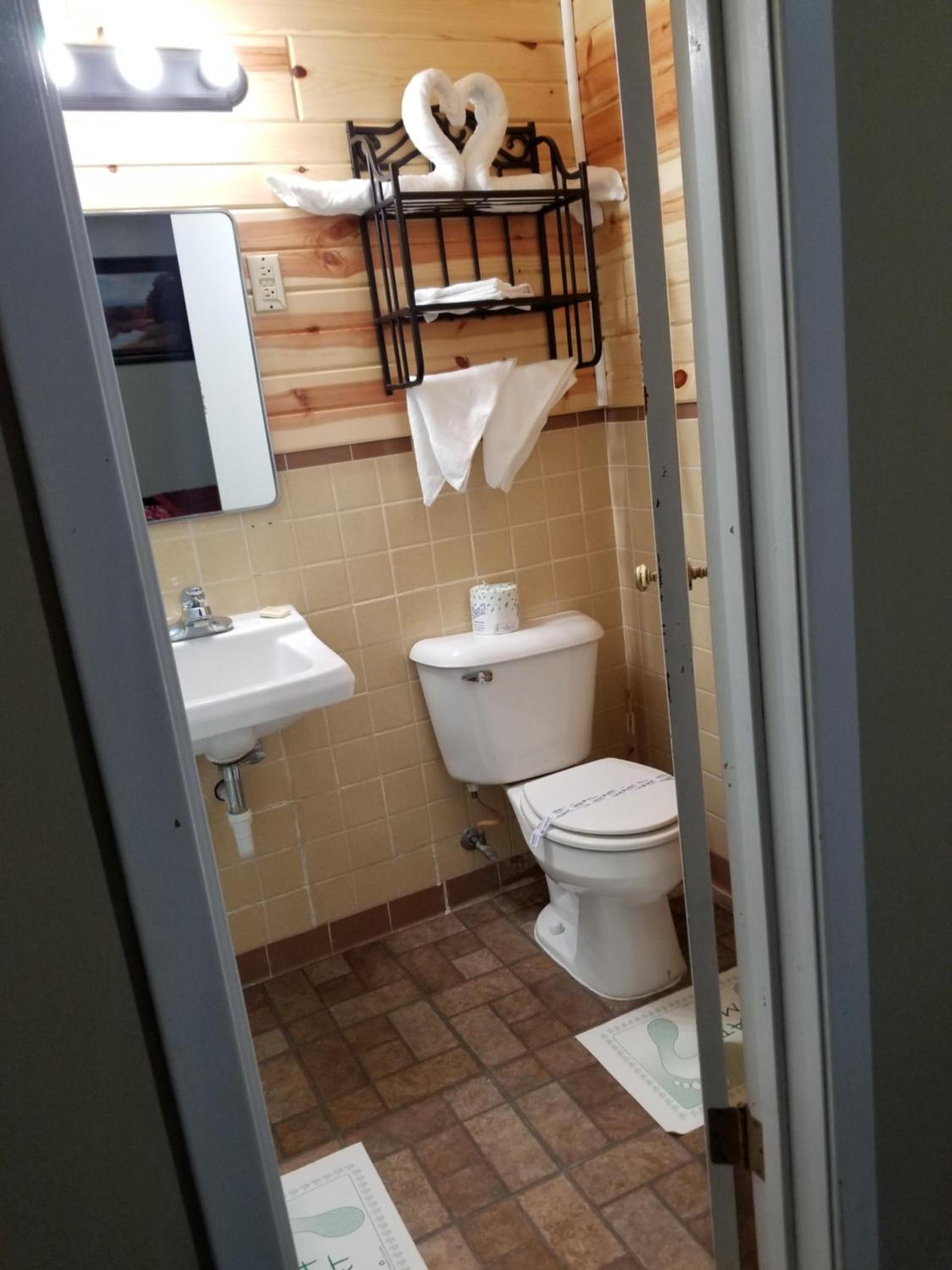 Fiesta City Motel photo 33