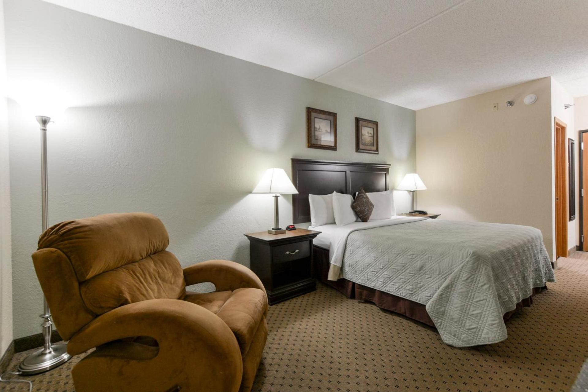 Grand View Inn & Suites photo 23