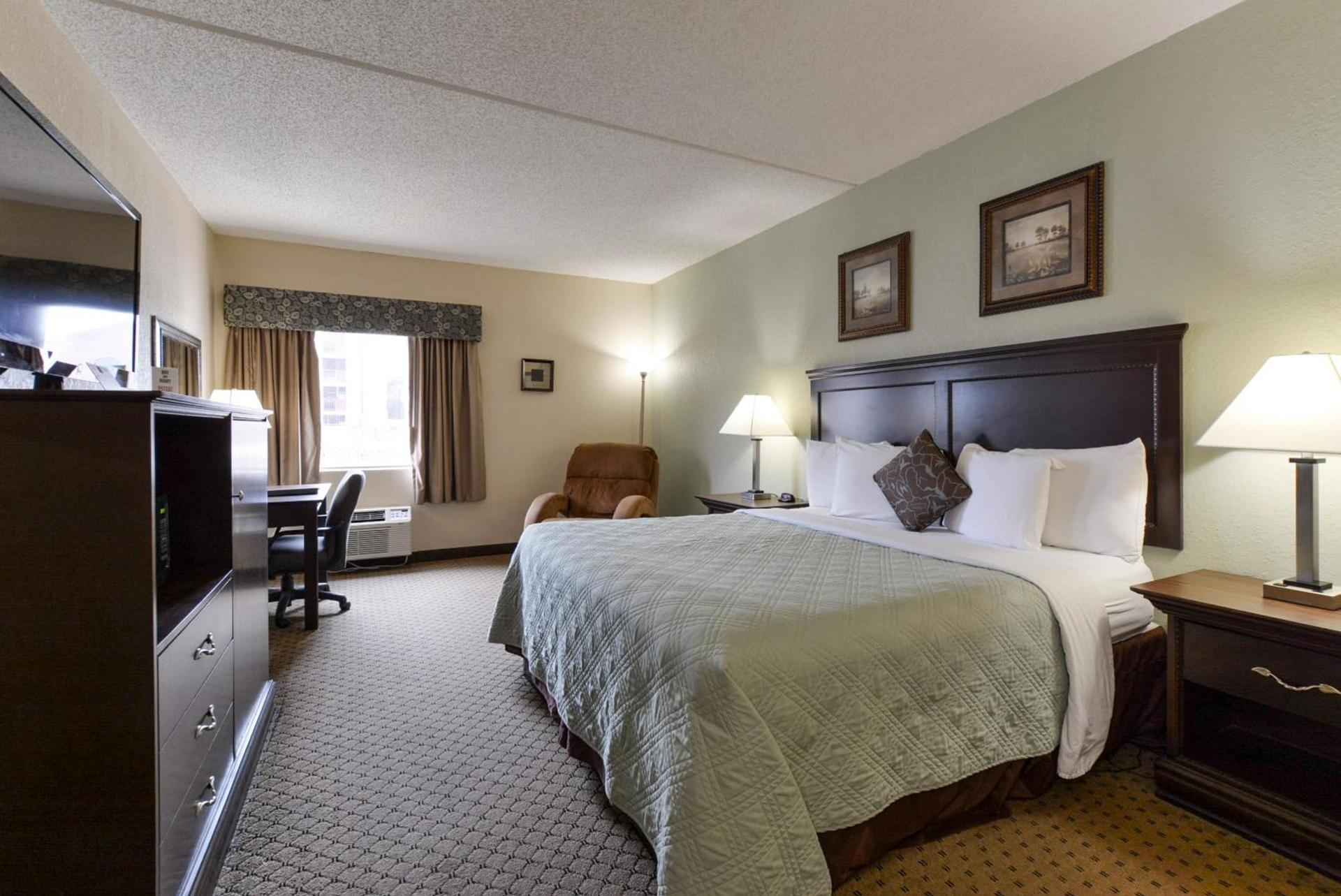 Grand View Inn & Suites photo 21