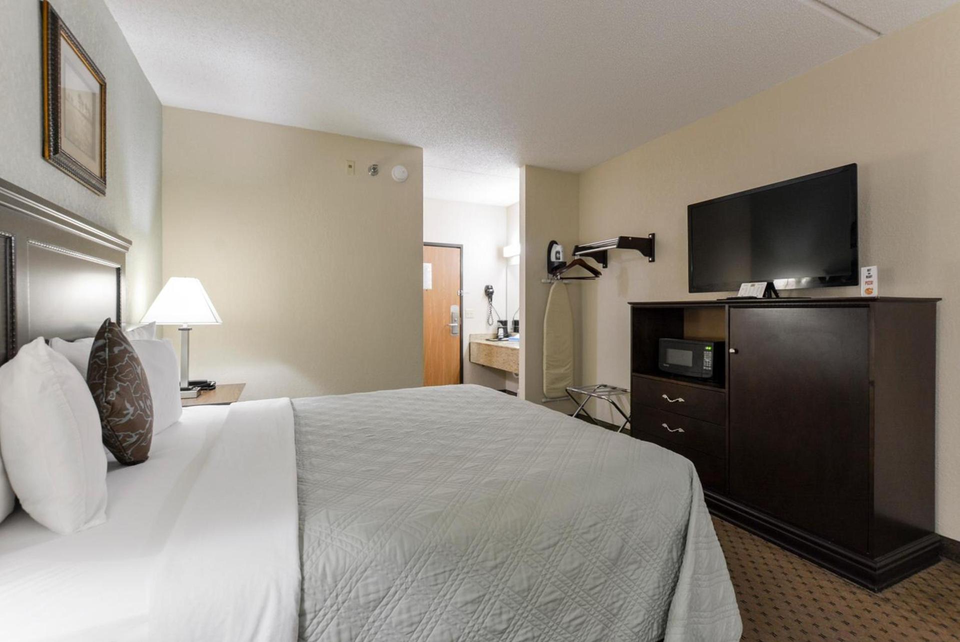 Grand View Inn & Suites photo 22