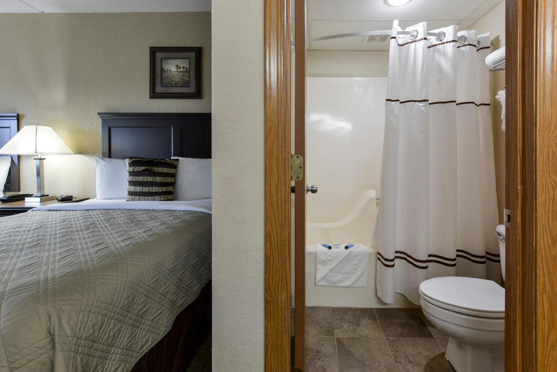 Grand View Inn & Suites photo 19