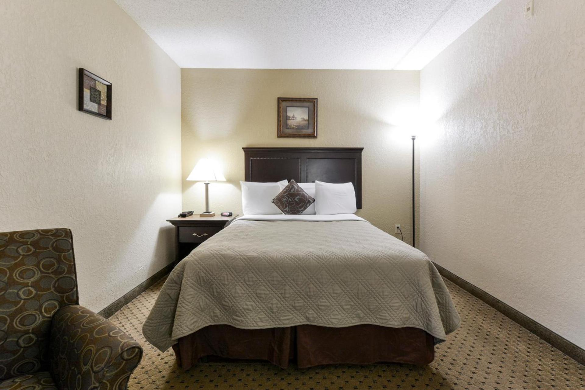 Grand View Inn & Suites photo 27