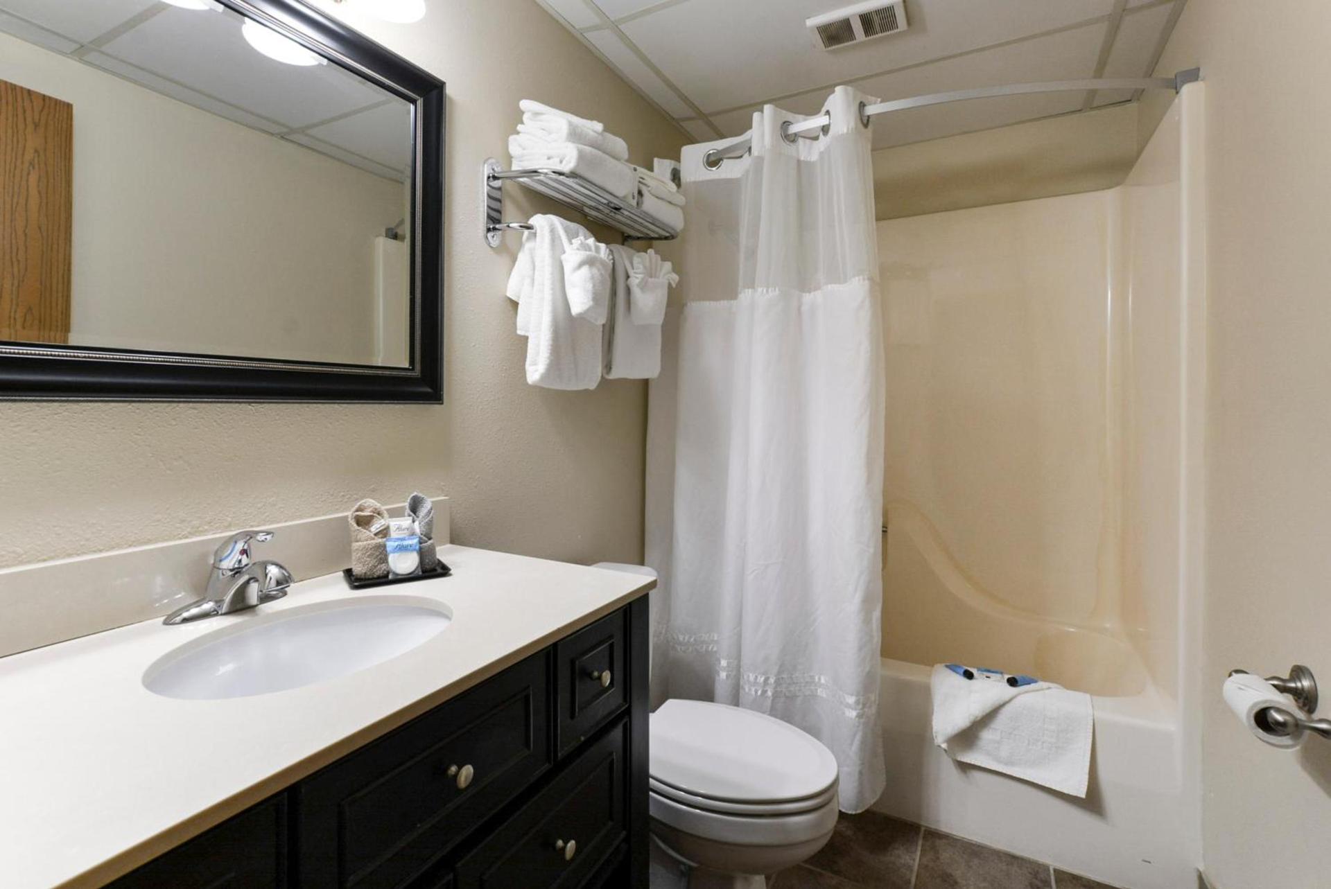 Grand View Inn & Suites photo 31