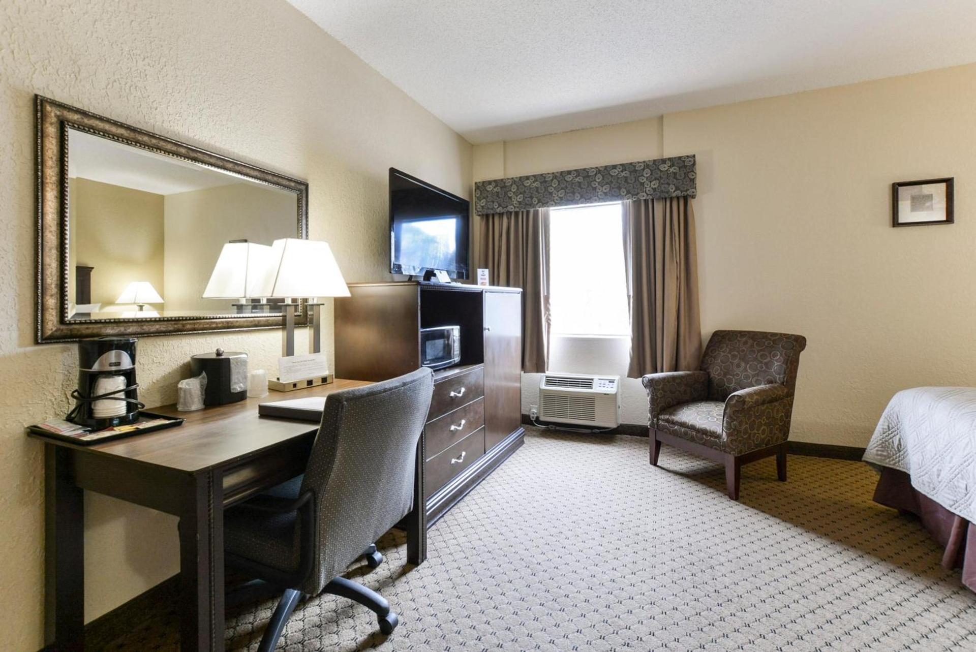 Grand View Inn & Suites photo 29