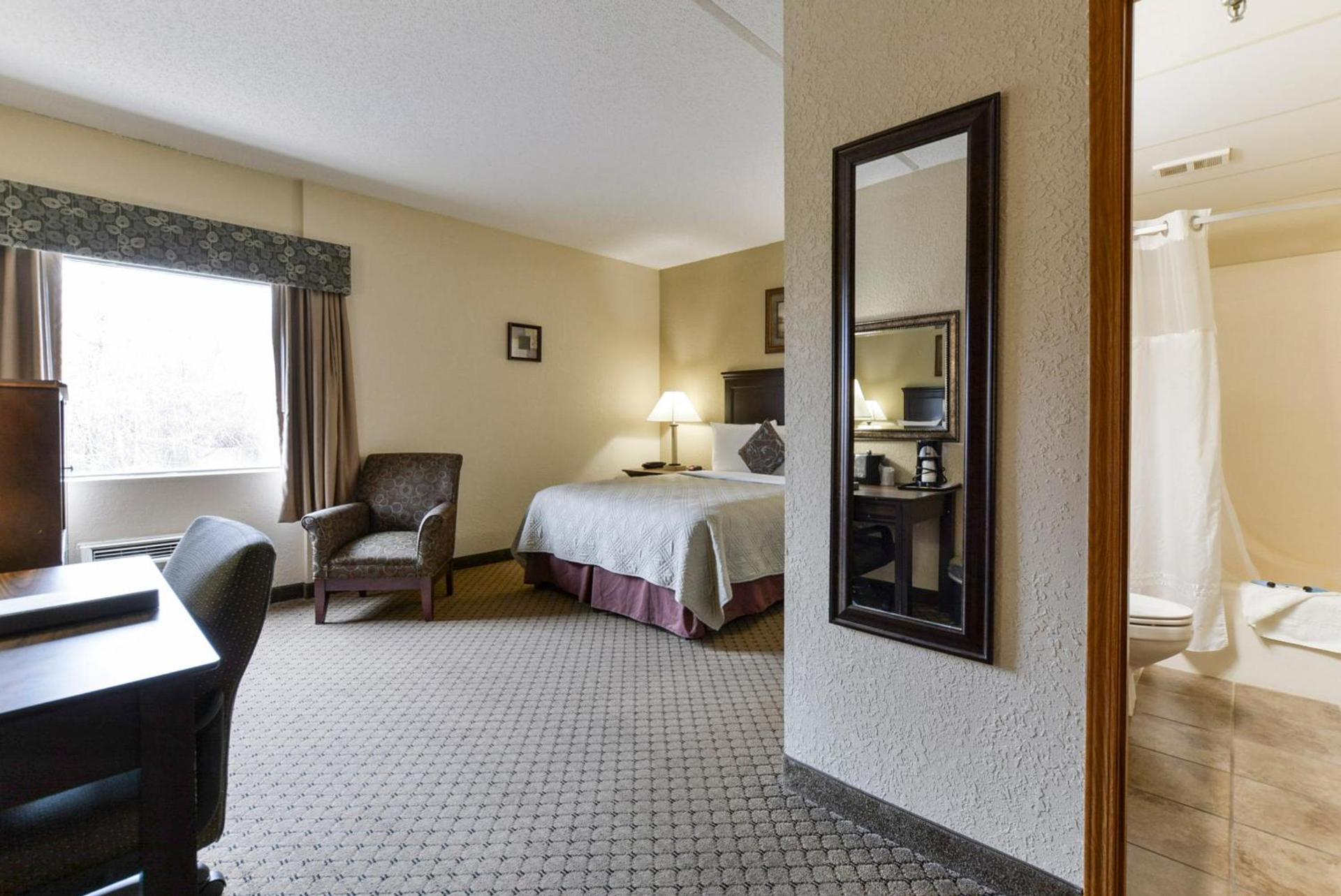 Grand View Inn & Suites photo 28