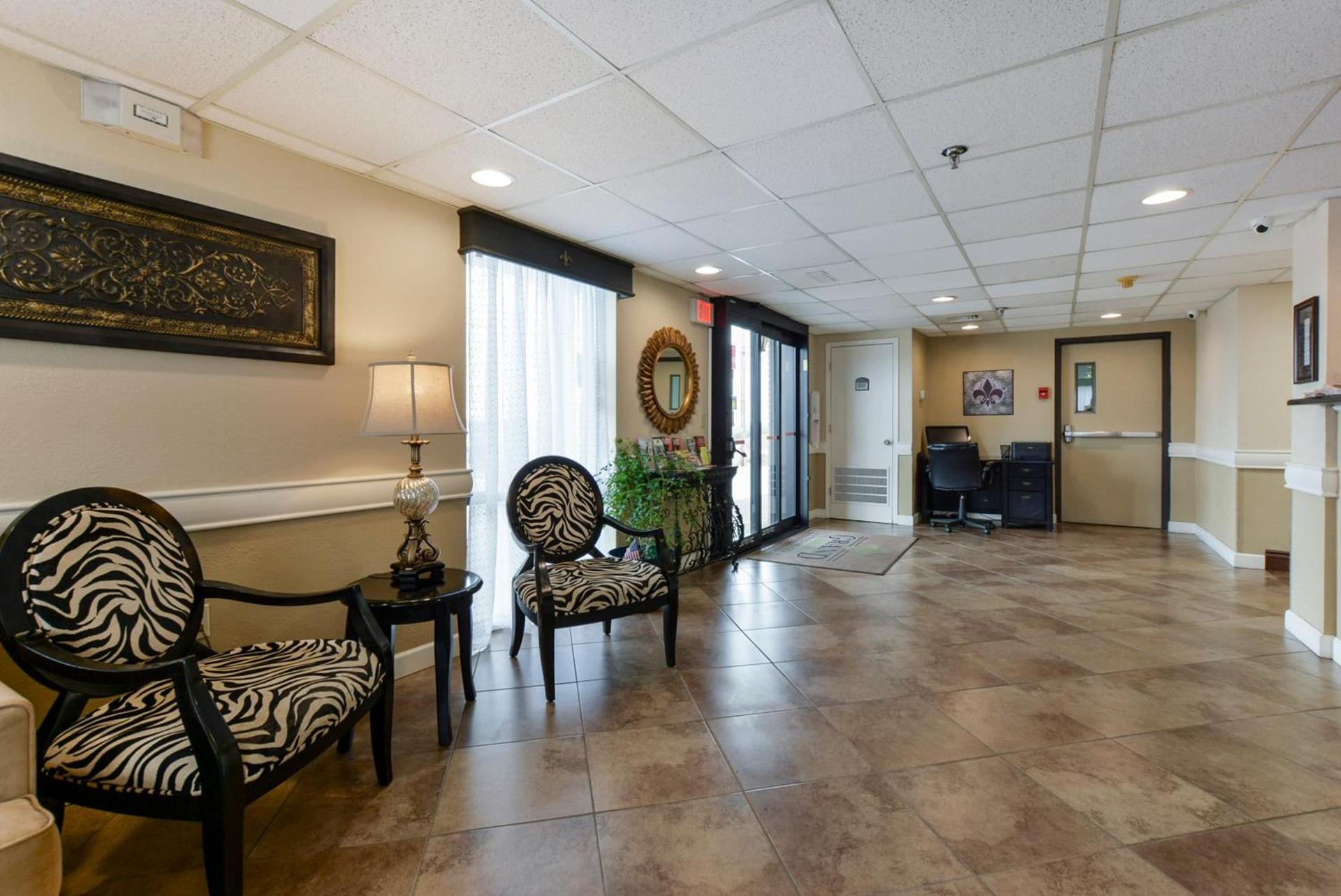 Grand View Inn & Suites photo 13