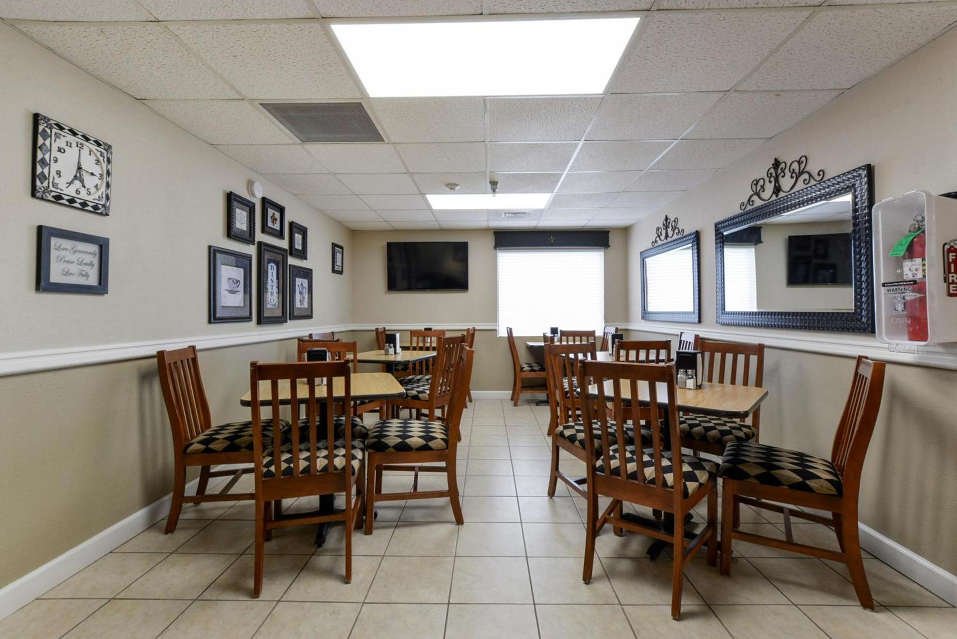 Grand View Inn & Suites photo 16