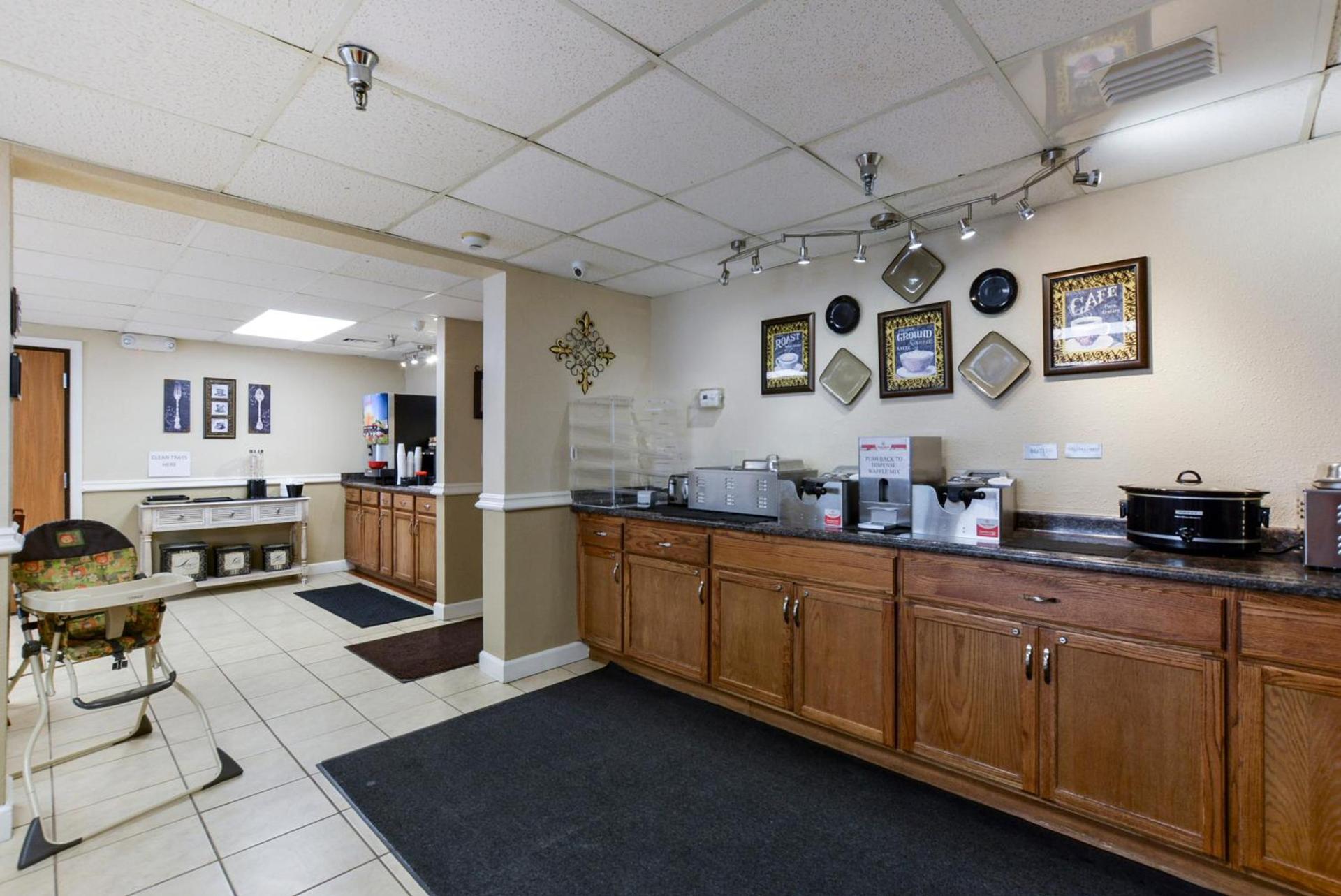 Grand View Inn & Suites photo 14