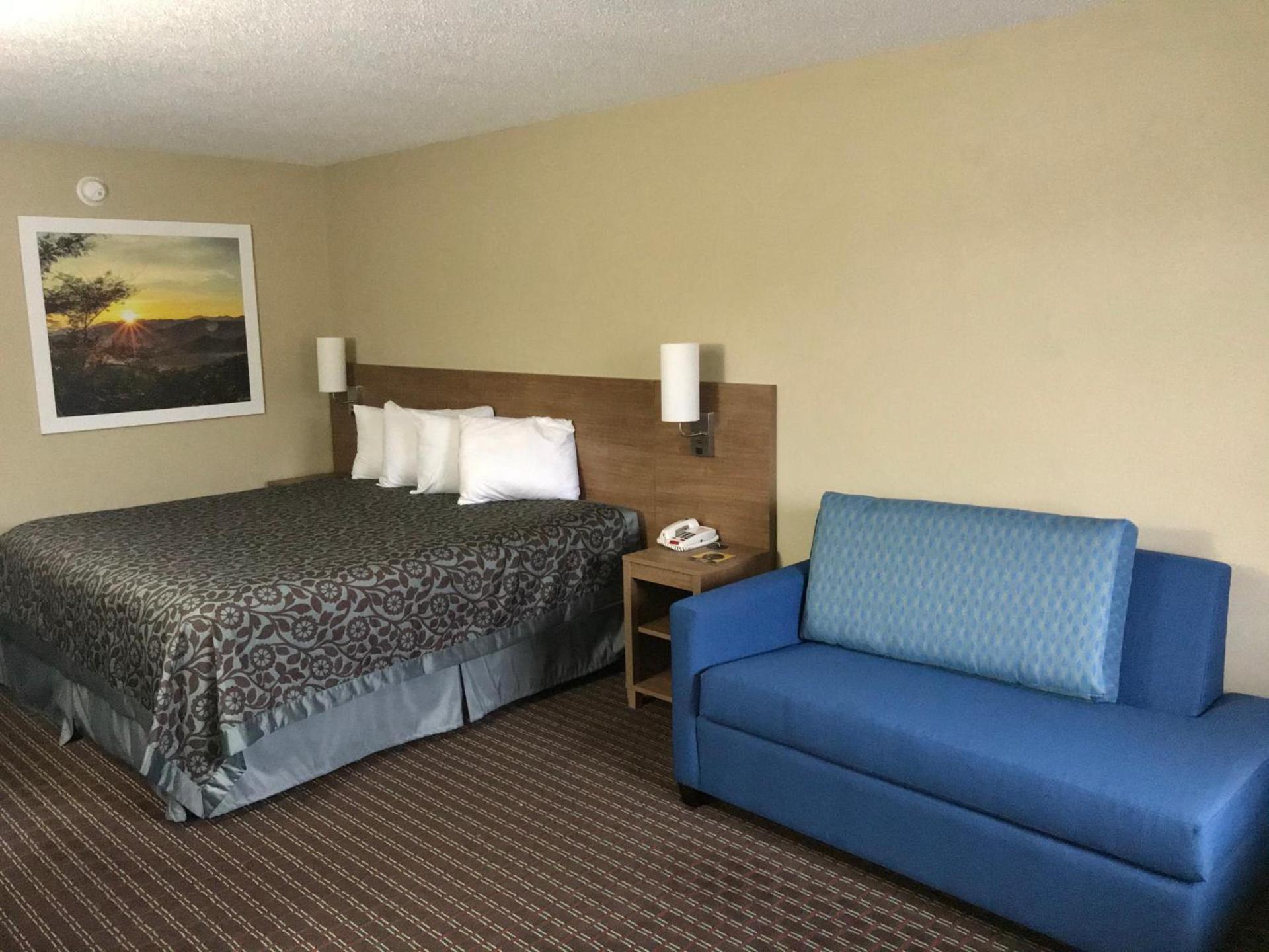 Days Inn By Wyndham Lexington-Columbia photo 17