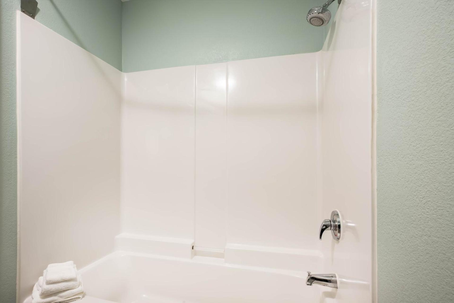 La Quinta by Wyndham Newport photo 49