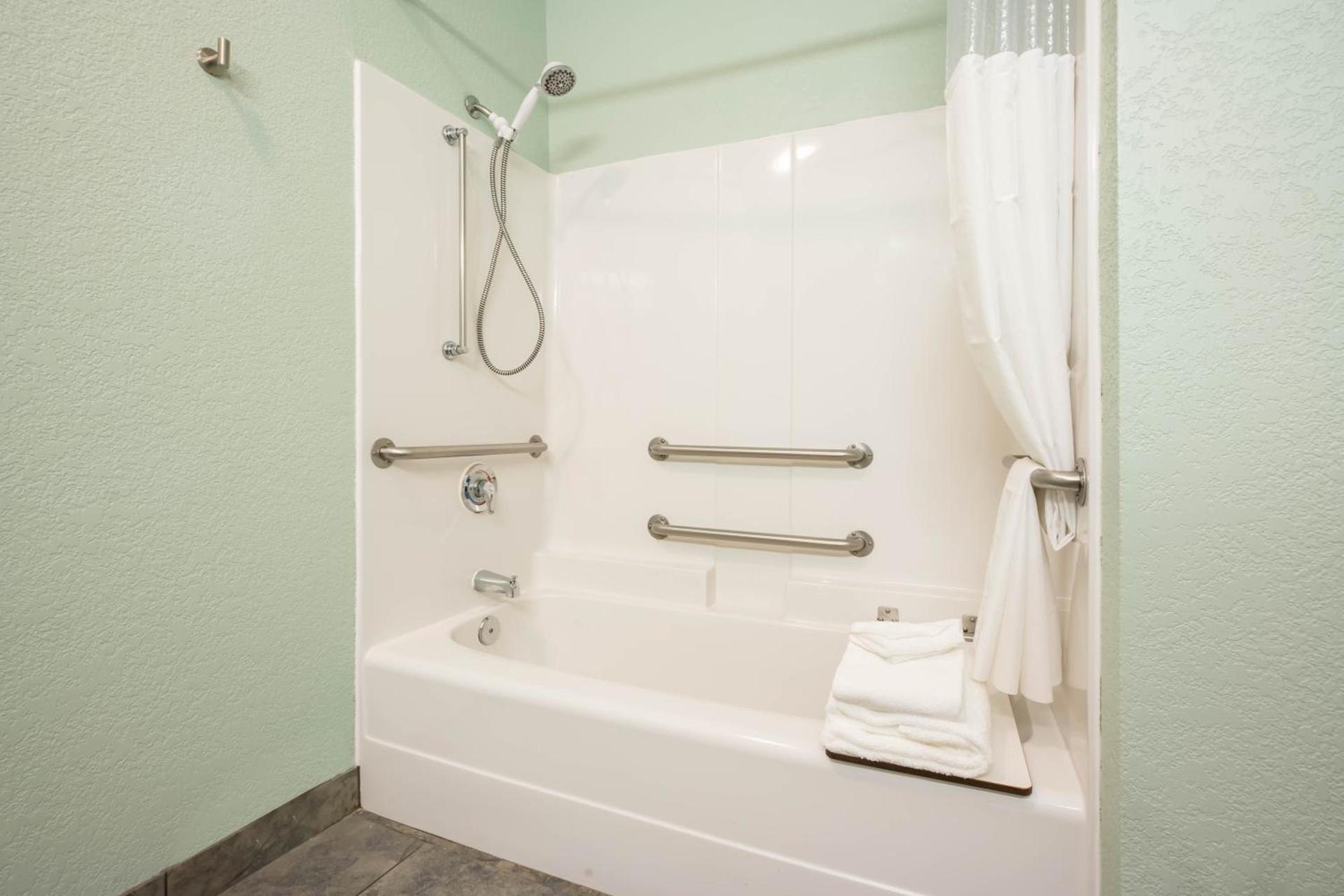 La Quinta by Wyndham Newport photo 46